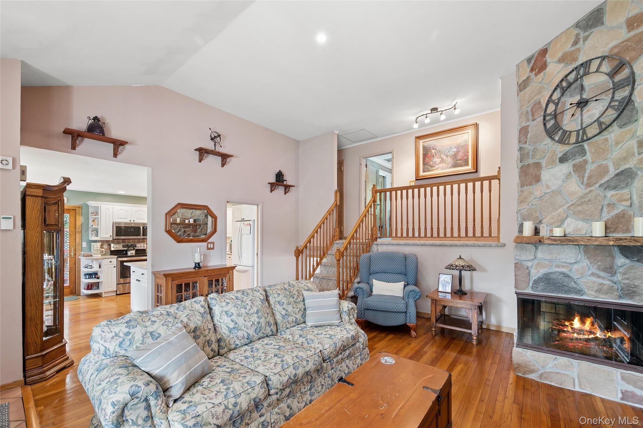 318 Lakeshore Boulevard Property Photo 5