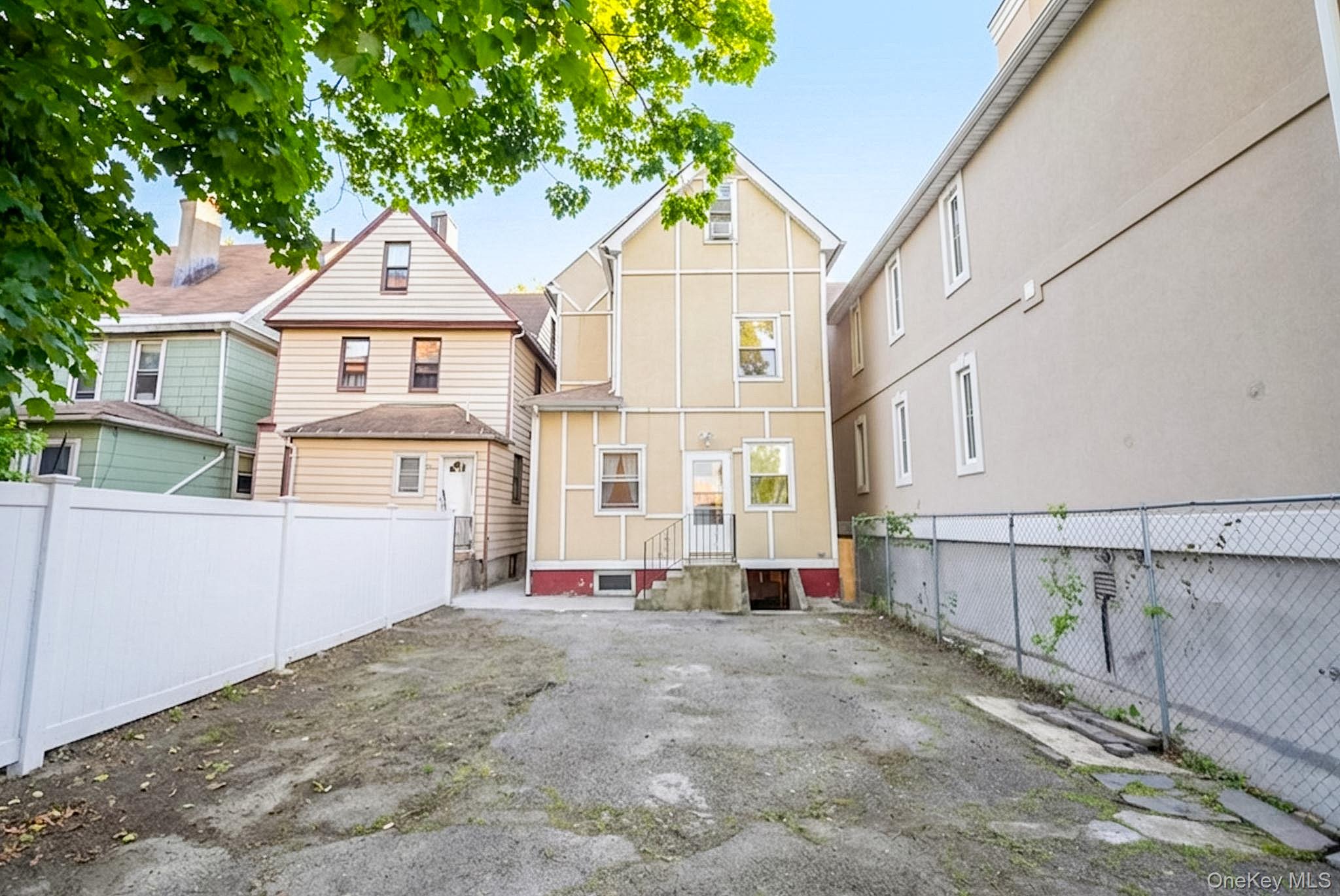 17 S 7th Avenue Property Photo 12