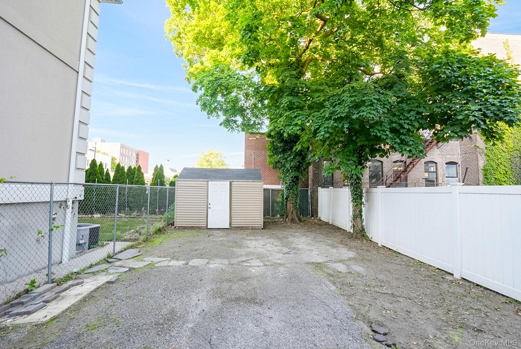 17 S 7th Avenue Property Photo 13