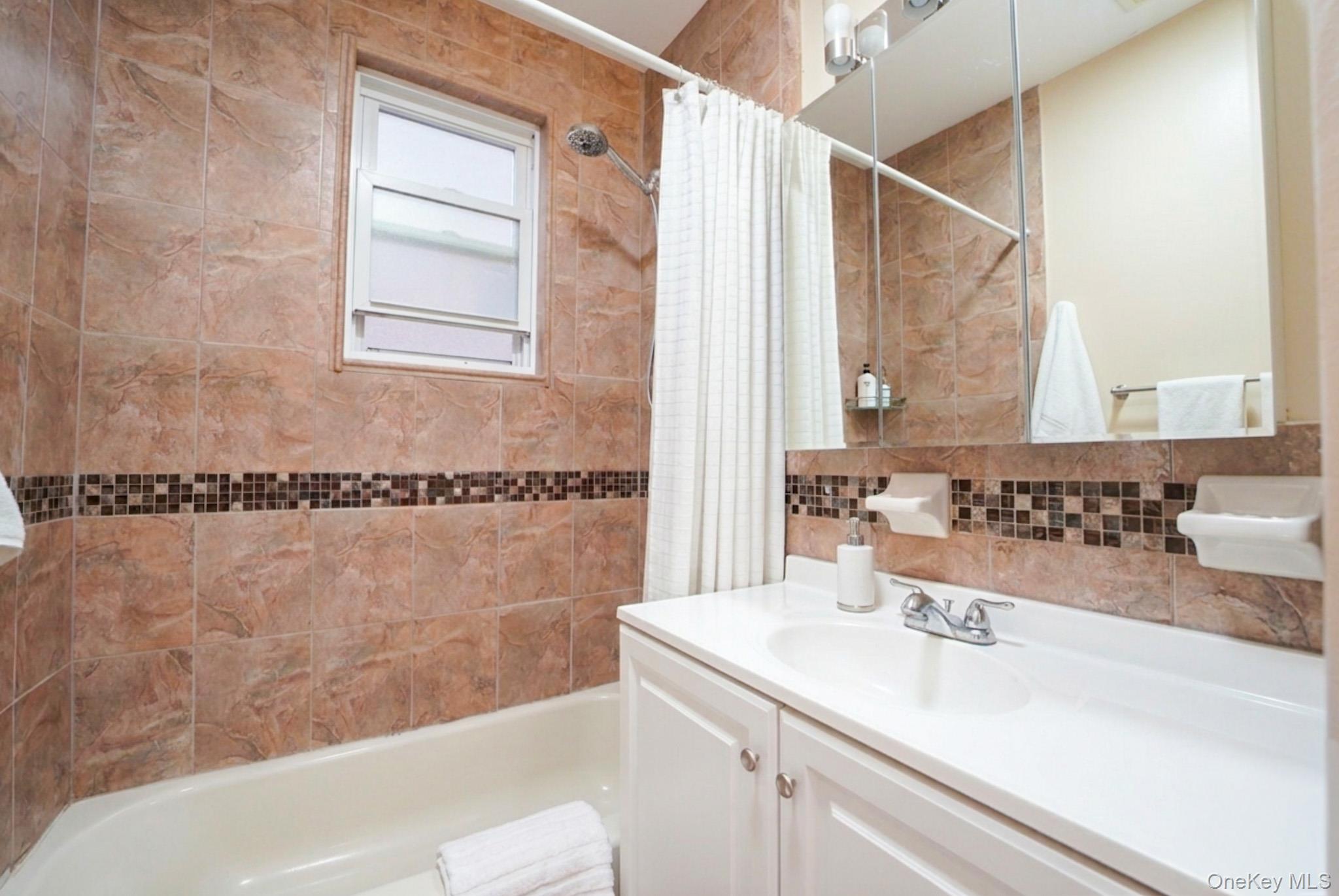 17 S 7th Avenue Property Photo 30