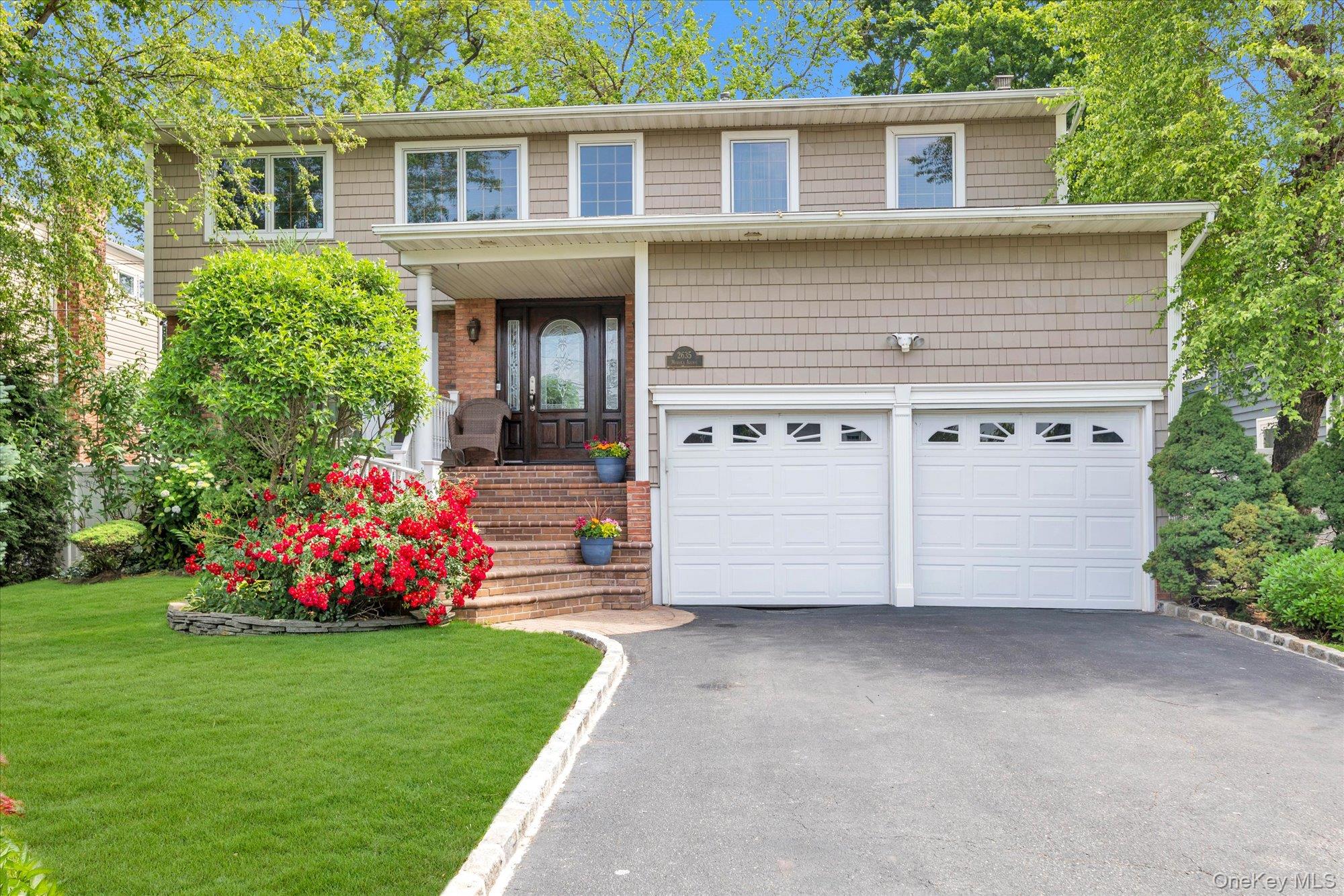 2635 Merrick Avenue Property Photo 1