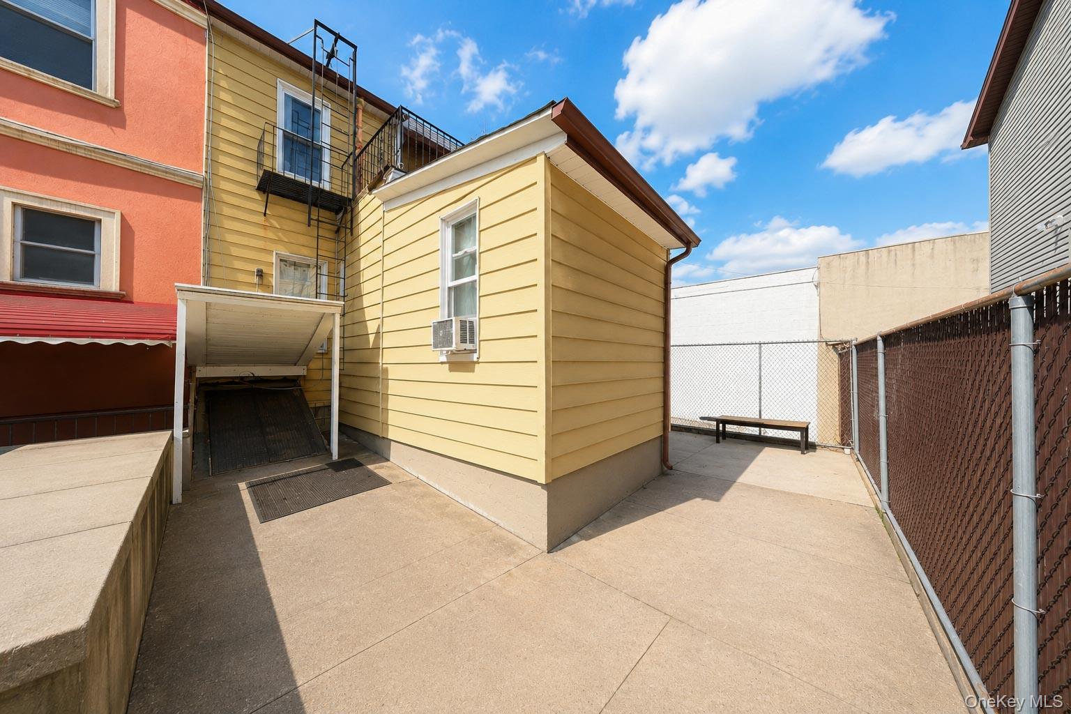 33 Avenue U Property Photo 31