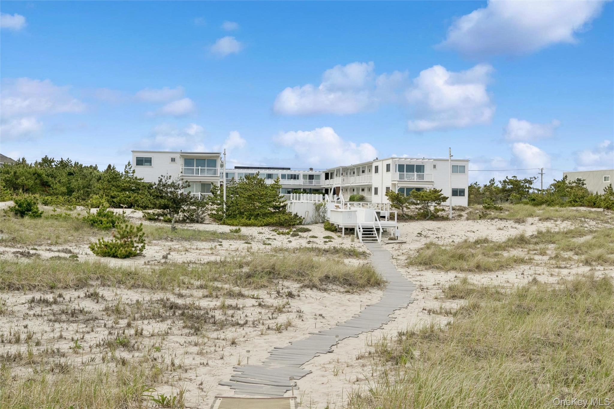 281 Dune Road 17b Property Photo 6