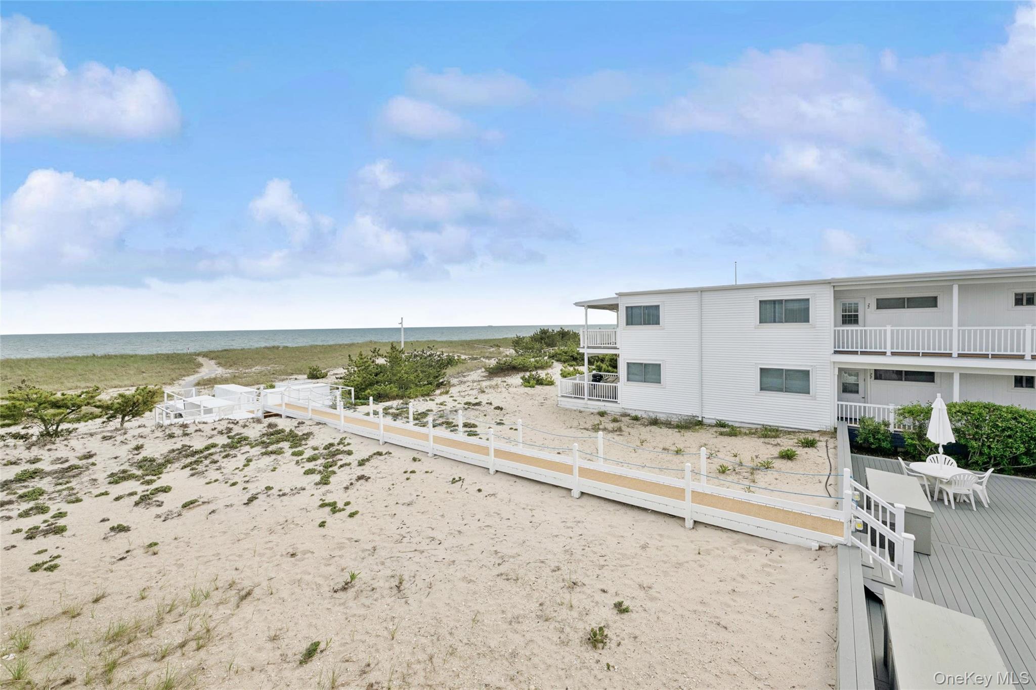 281 Dune Road 17b Property Photo 14
