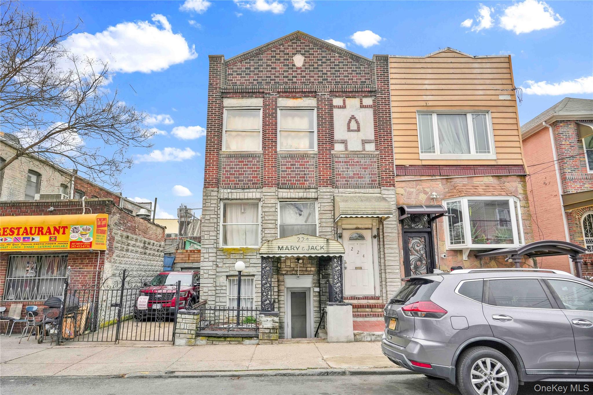 224 E 55th Street Property Photo 1