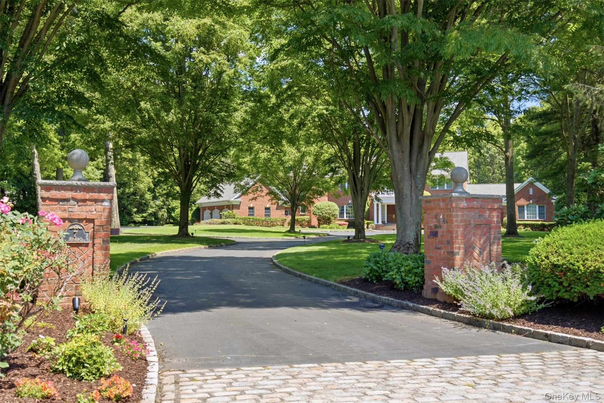 7 Fairway Court Property Photo 2
