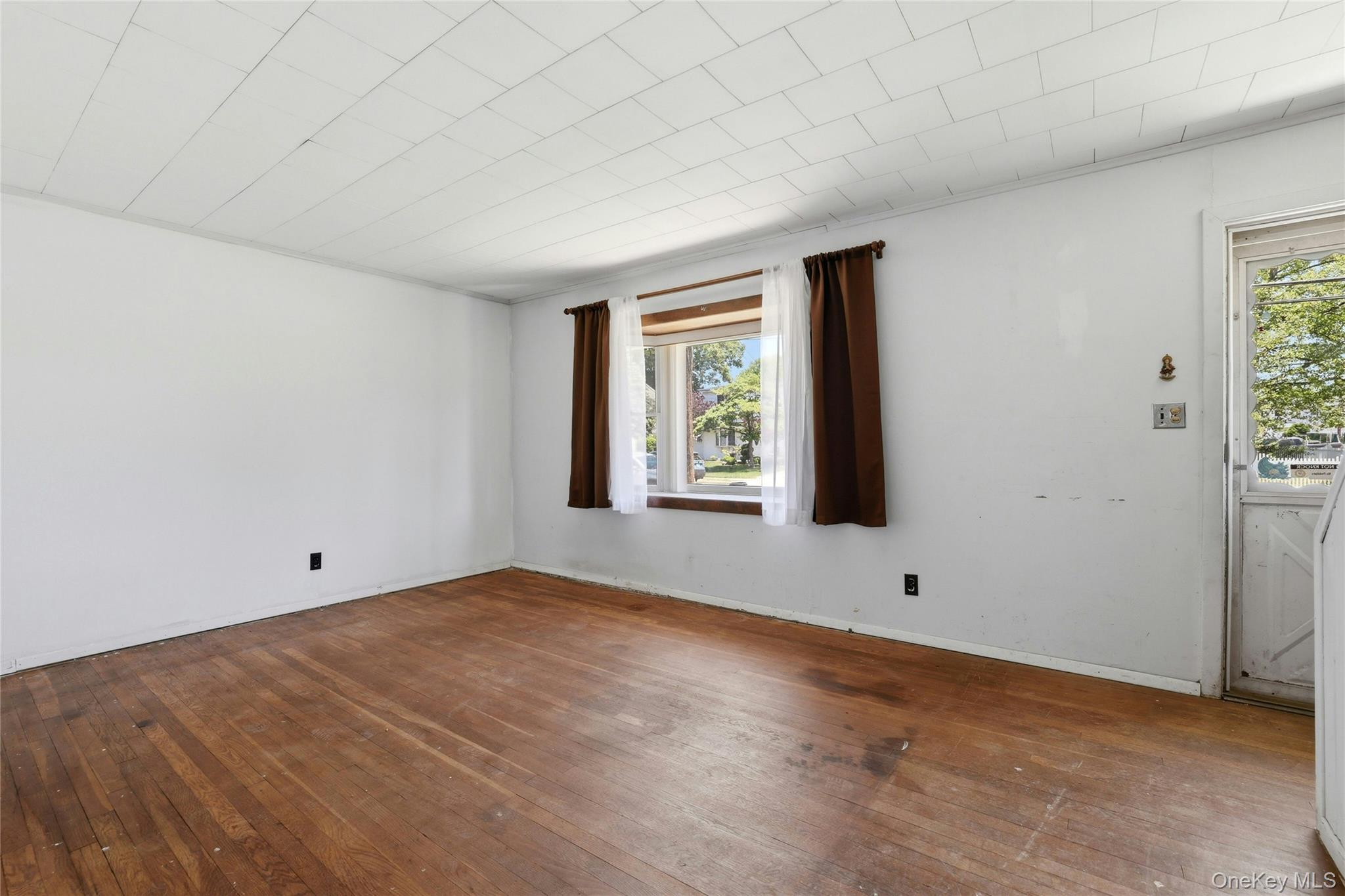 1090 South Drive Property Photo 4