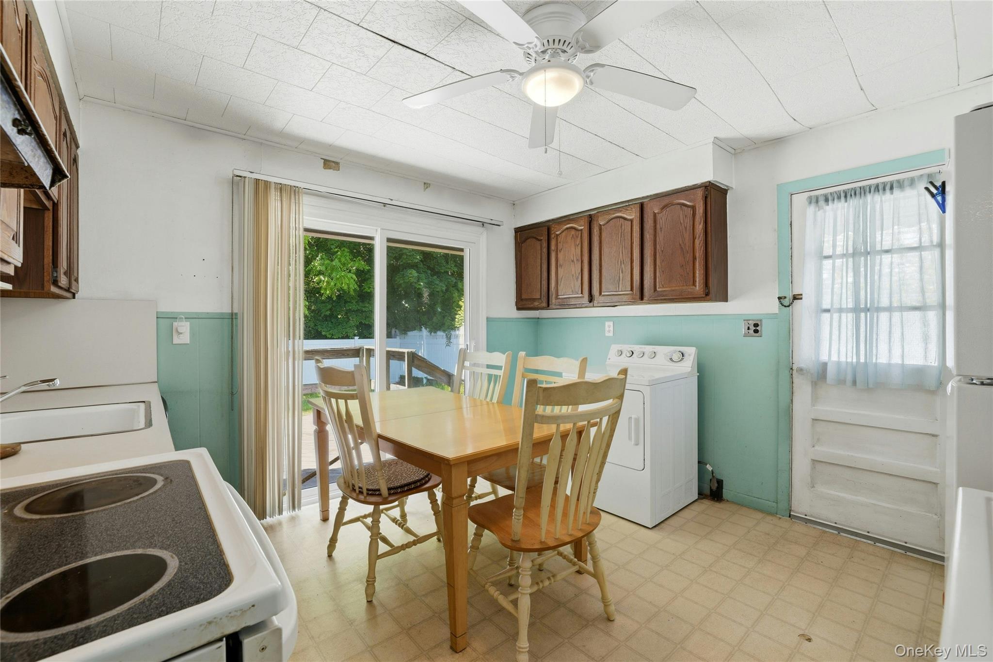 1090 South Drive Property Photo 7