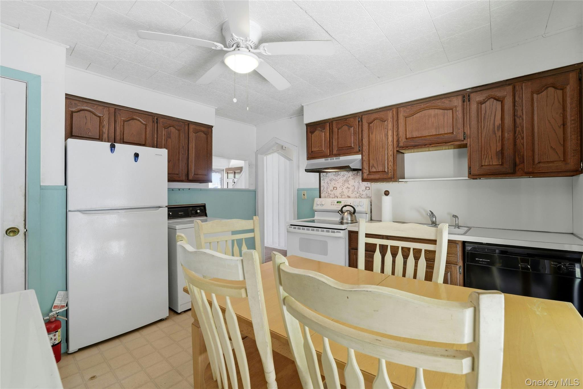 1090 South Drive Property Photo 8