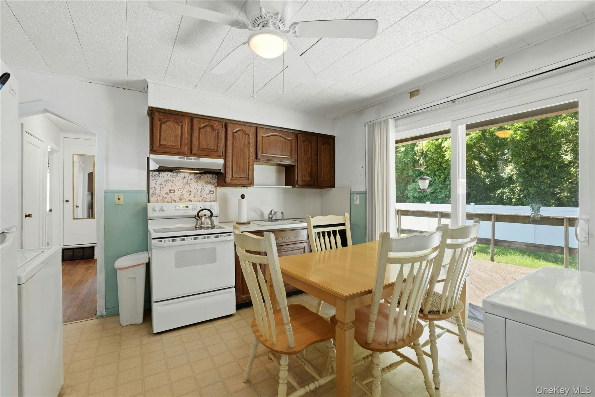 1090 South Drive Property Photo 9