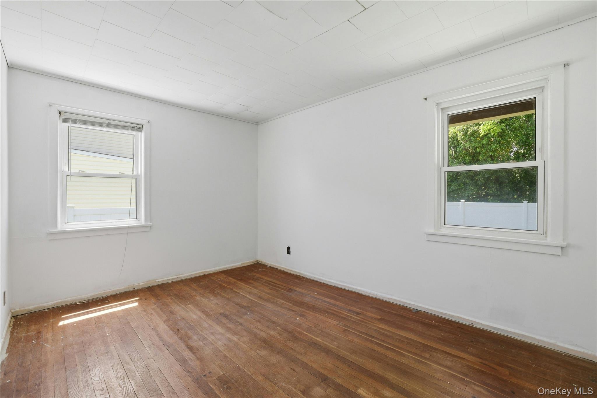 1090 South Drive Property Photo 10
