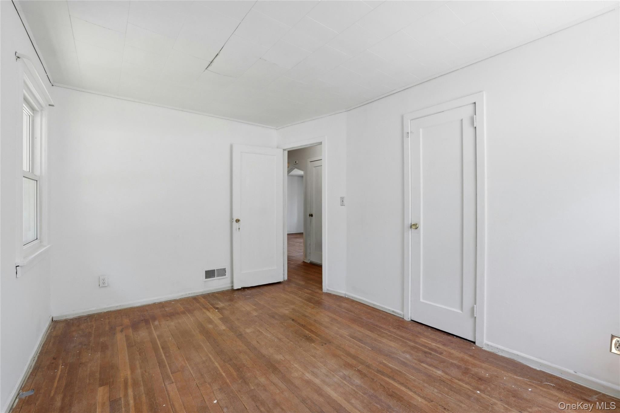 1090 South Drive Property Photo 11