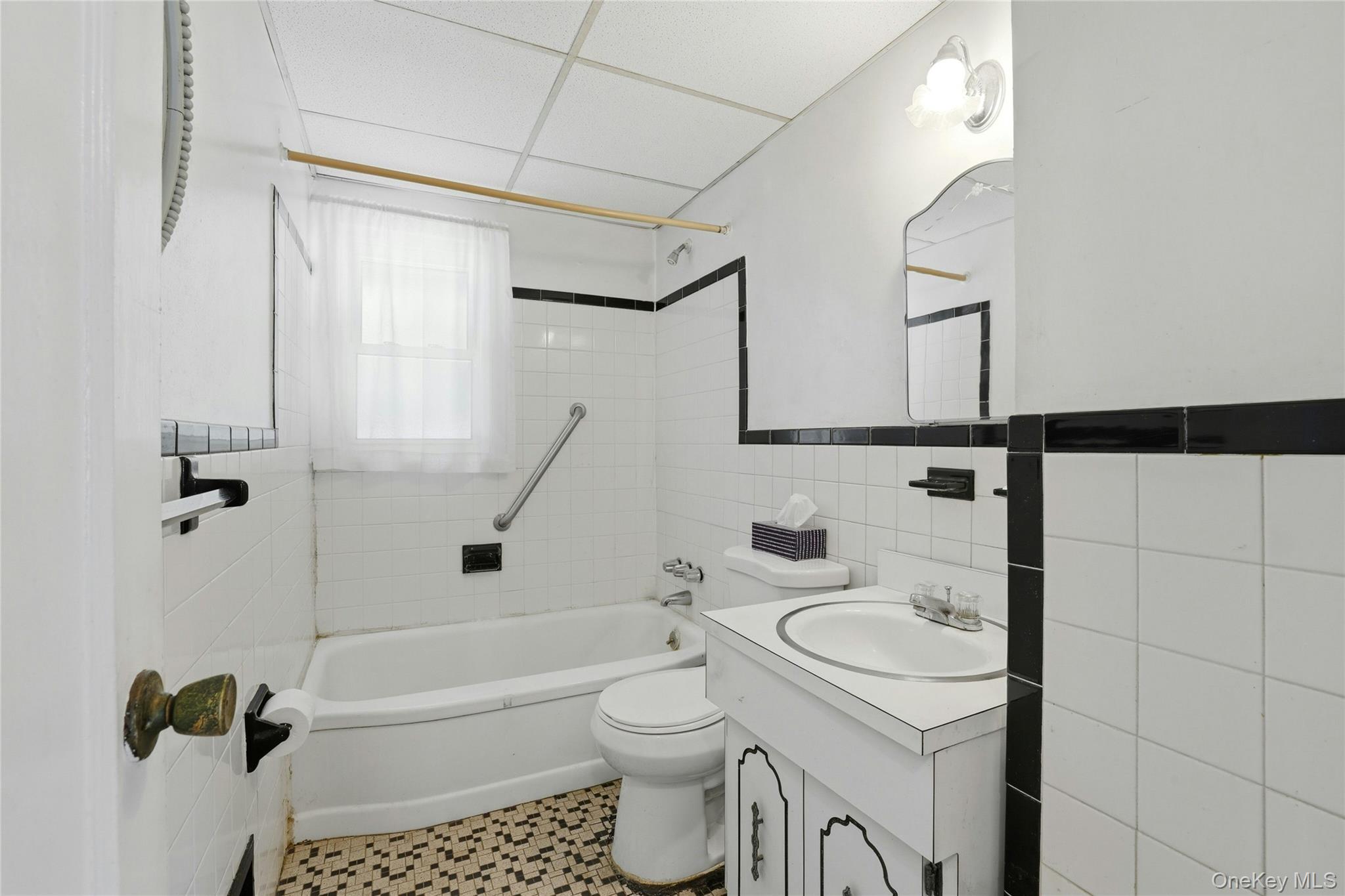 1090 South Drive Property Photo 13