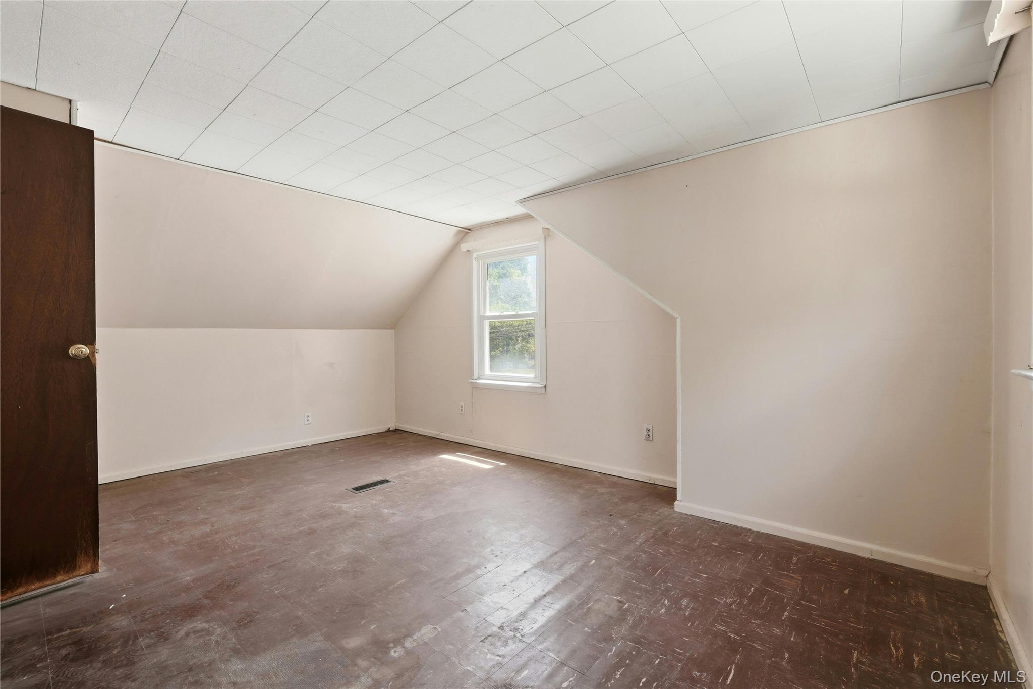 1090 South Drive Property Photo 14