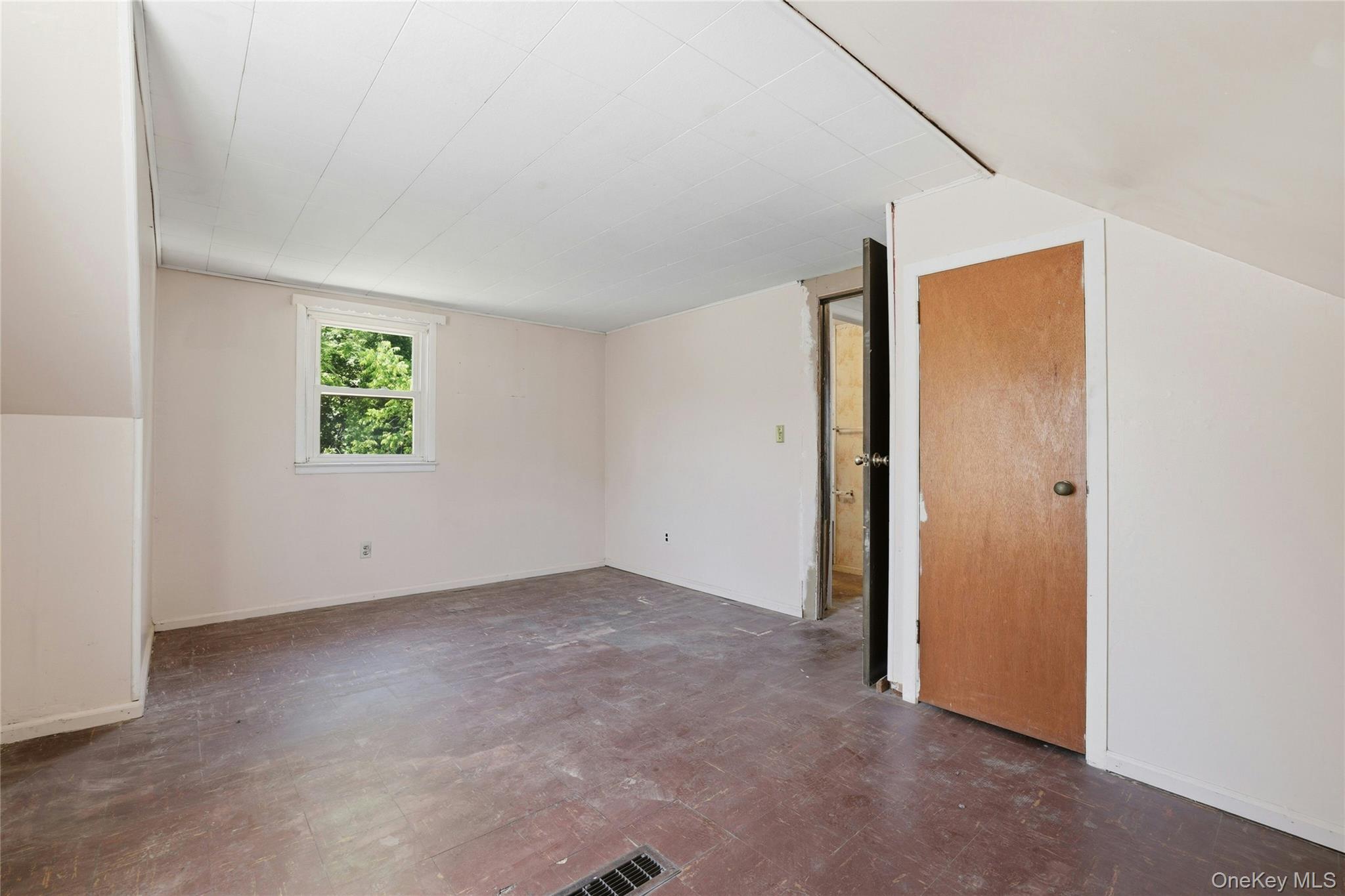 1090 South Drive Property Photo 15