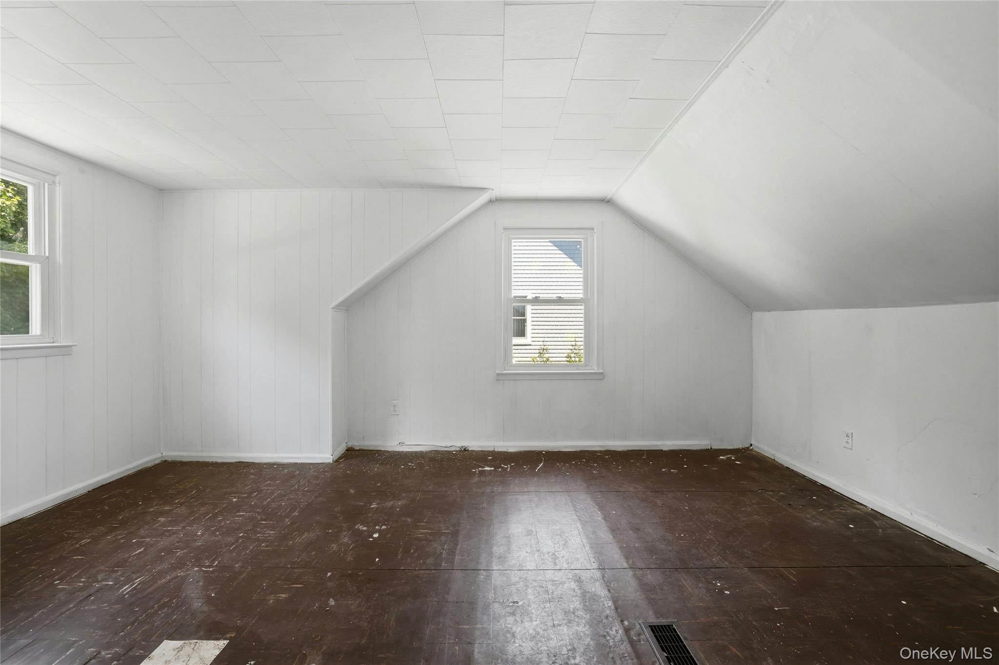 1090 South Drive Property Photo 16