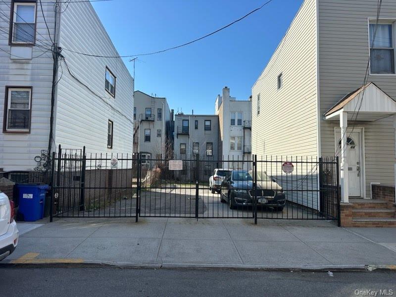 25-44 22 Street Property Photo 4