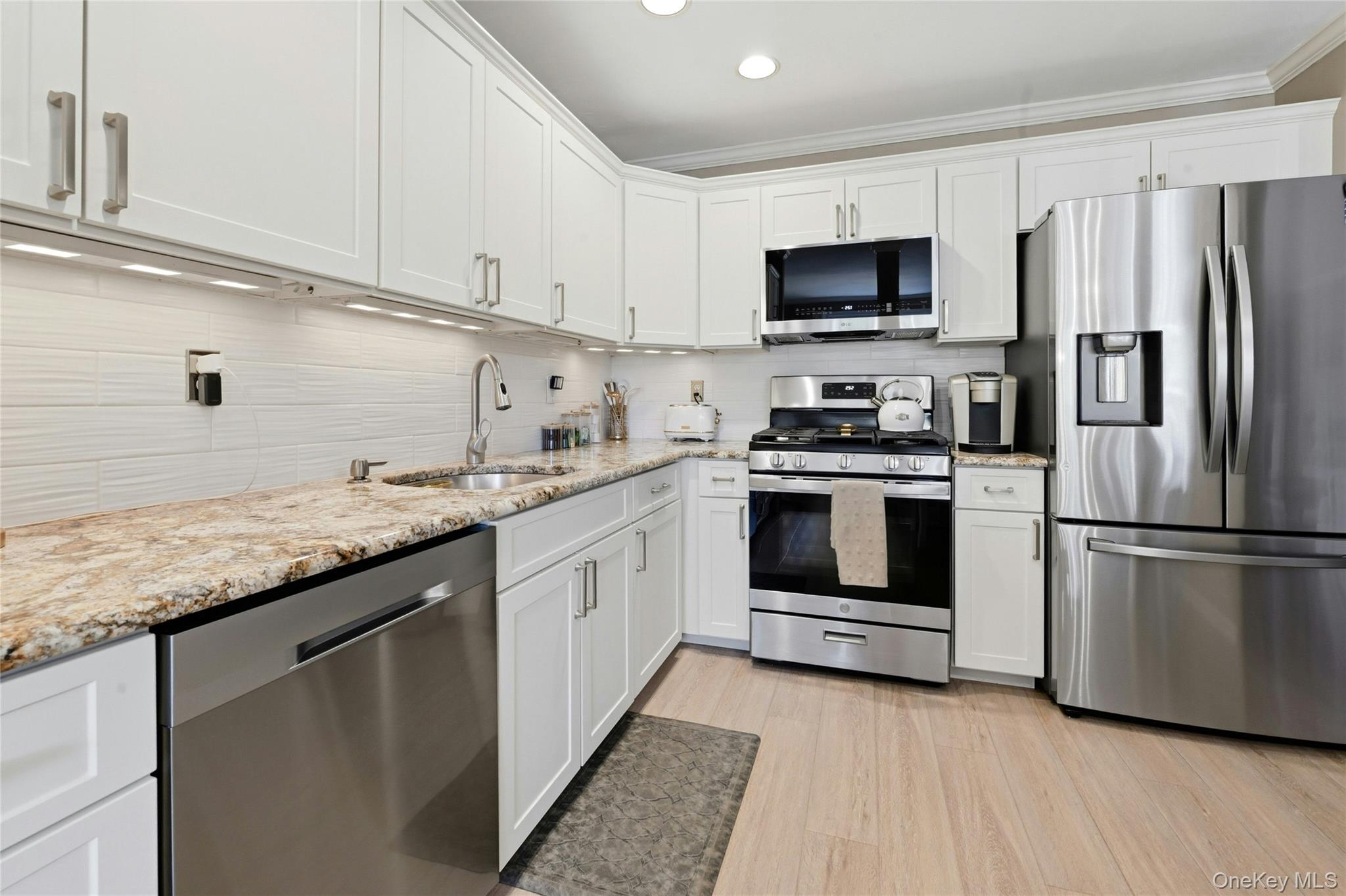 323 Erik Drive Property Photo 4