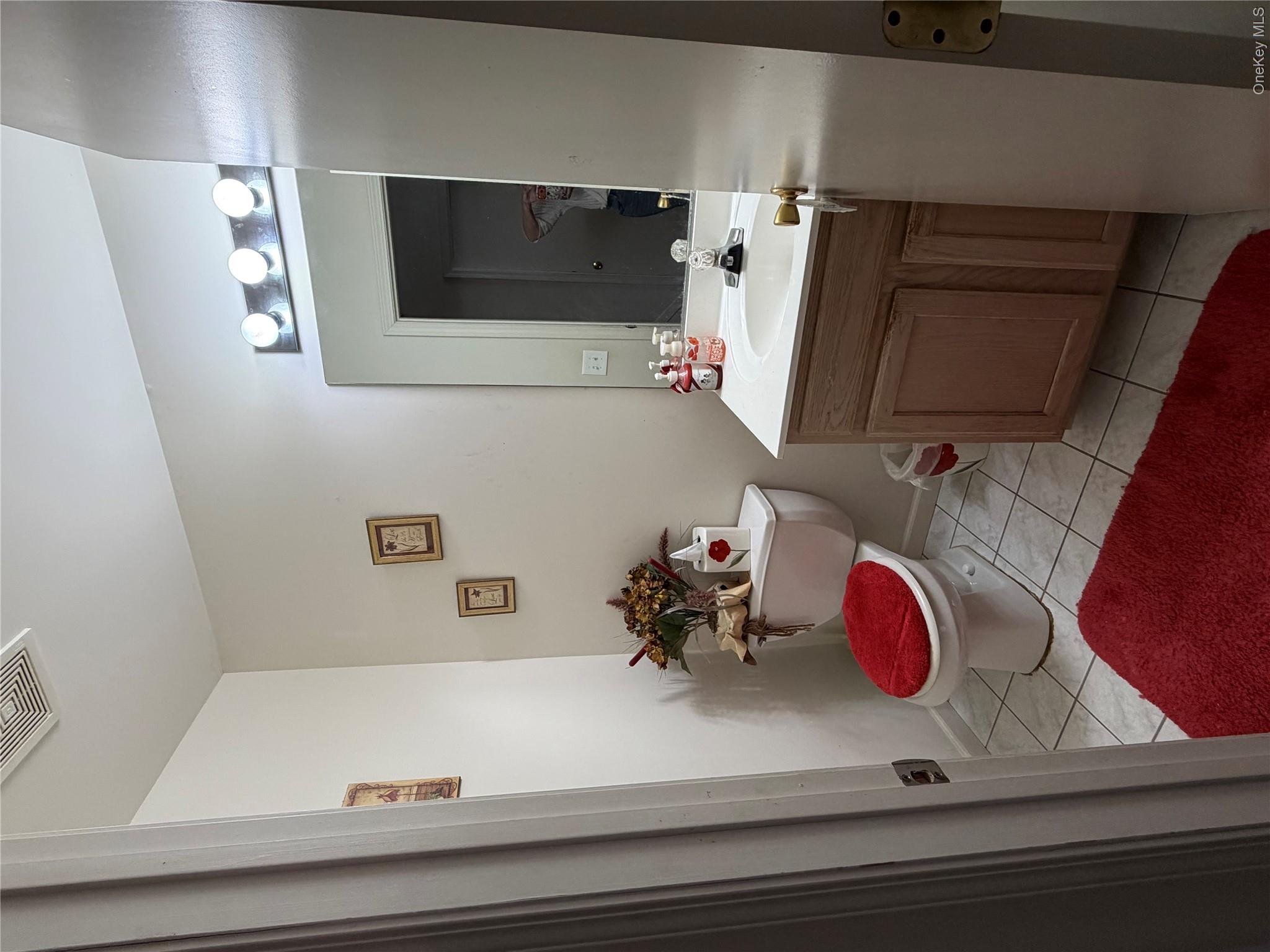 9 Jordan Lane Property Photo 11