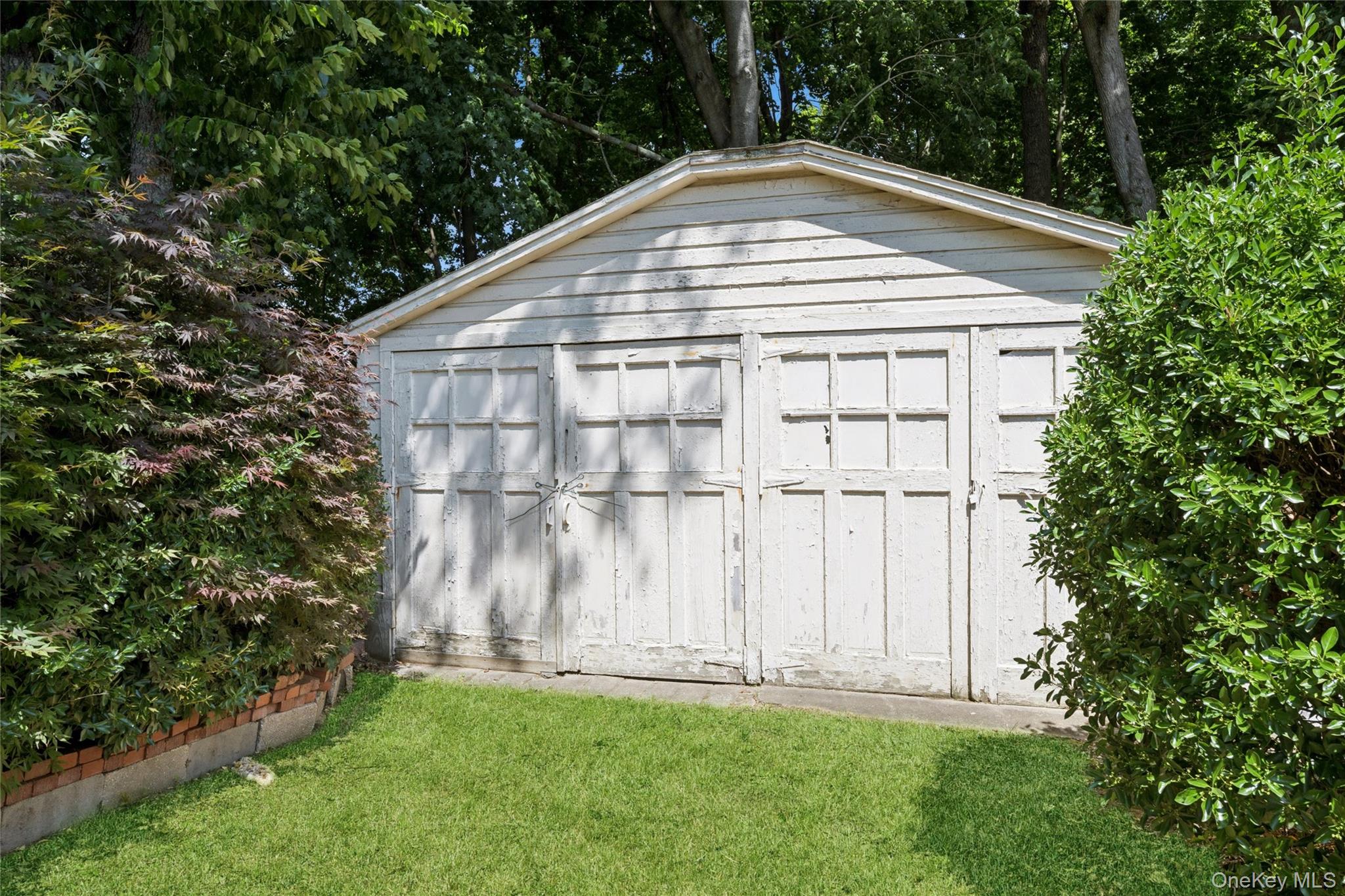 60 Kenneth Avenue Property Photo 13