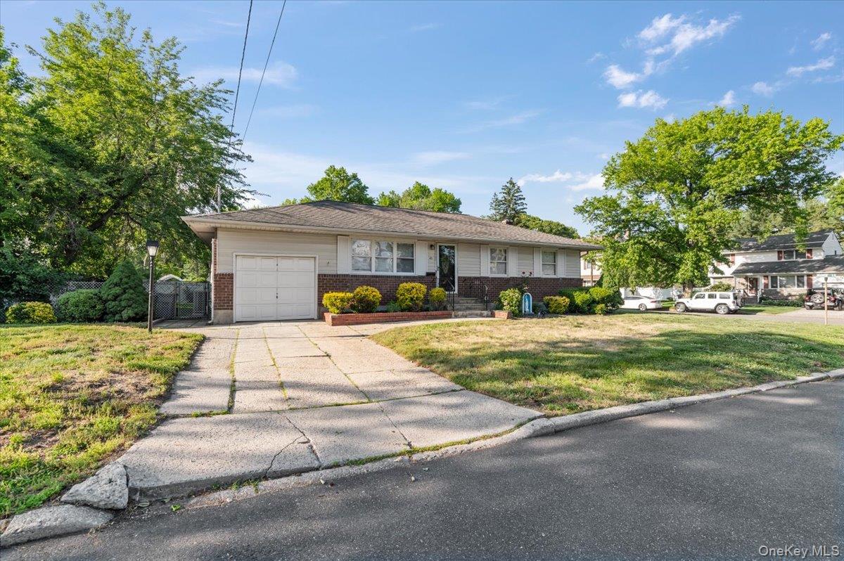 42 Larry Drive Property Photo 1