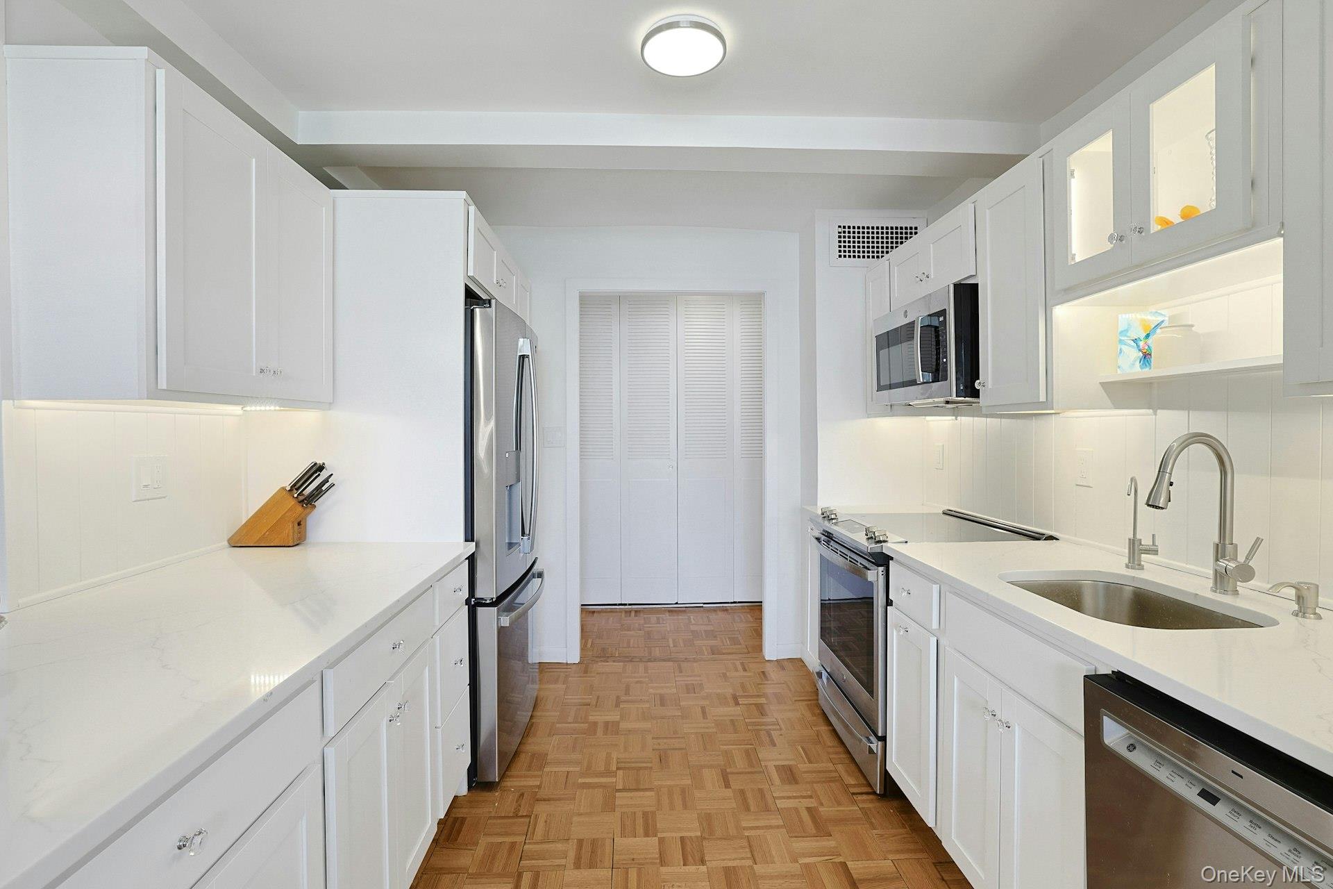 12 Old Mamaroneck Road 7f Property Photo 10