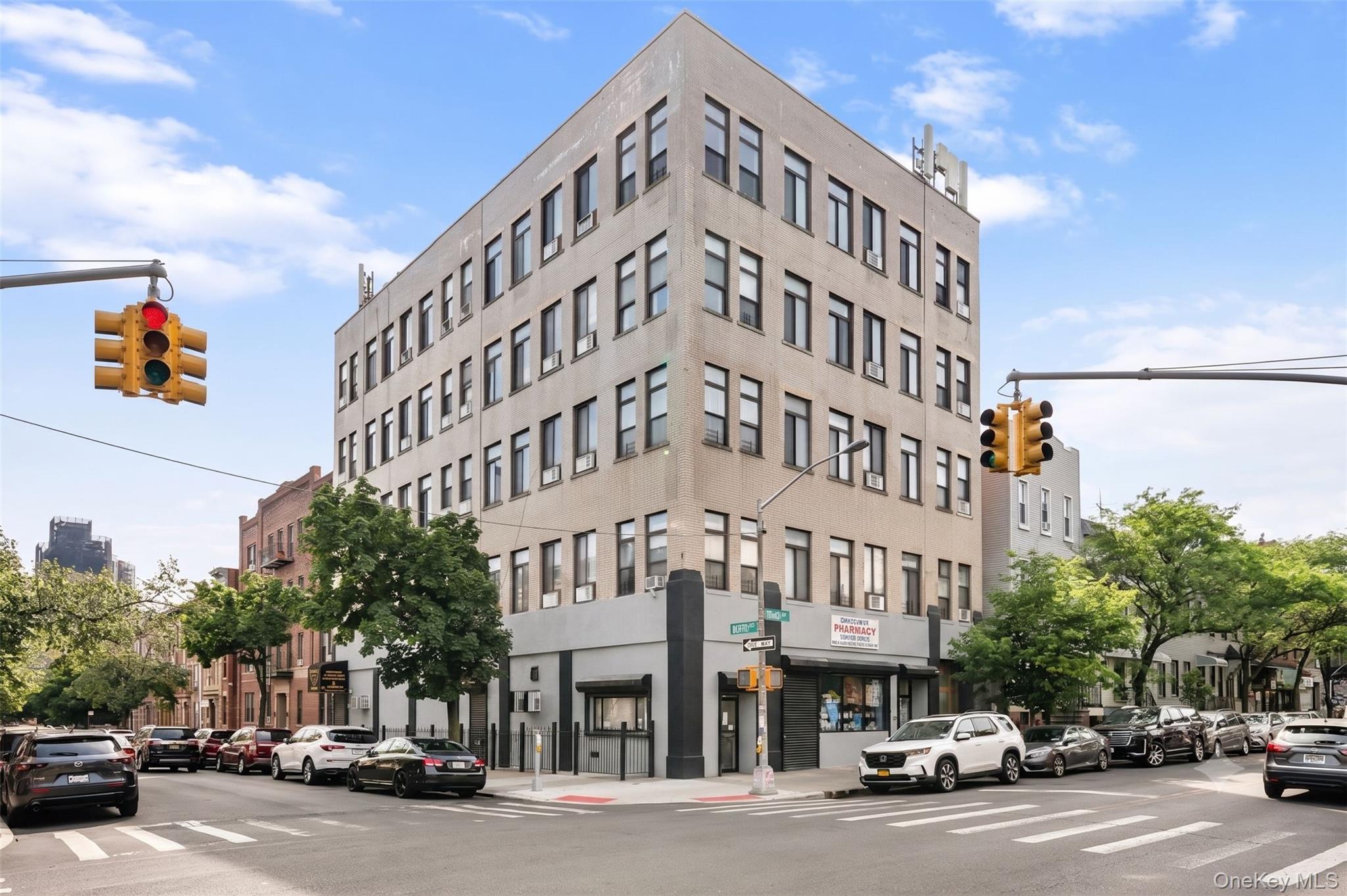 714 Seneca Avenue 504 Property Photo 1
