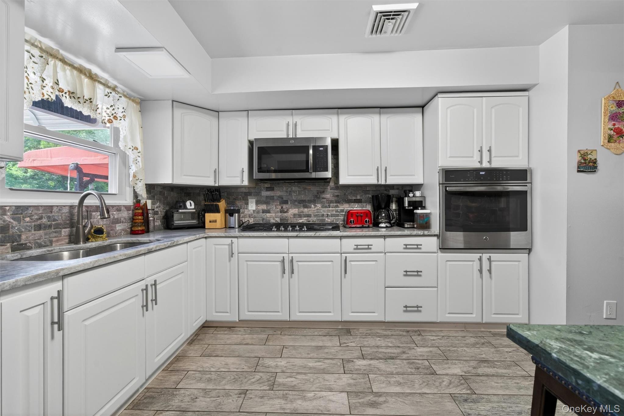 18 Helms Hill Road Property Photo 14
