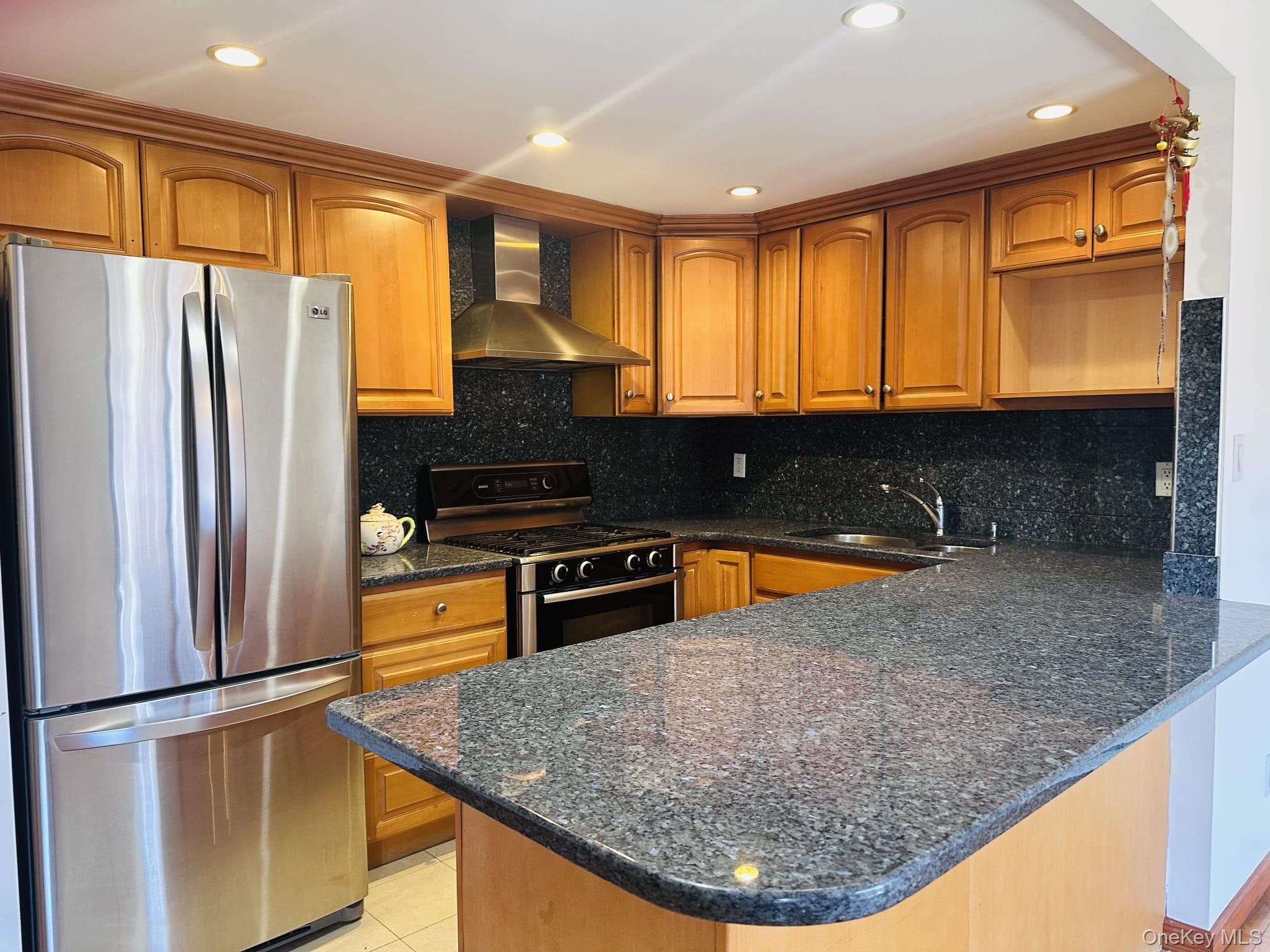 136-17 Maple Avenue 5a Property Photo 8
