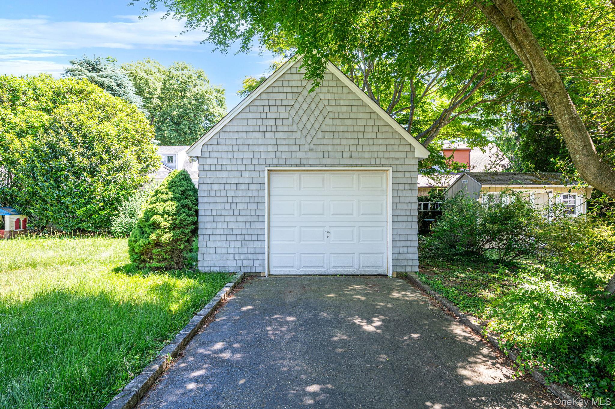 22 Lawrence Street Property Photo 33