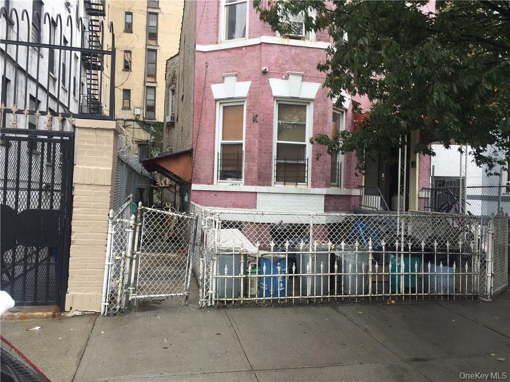 881 Longfellow Avenue Property Photo 1
