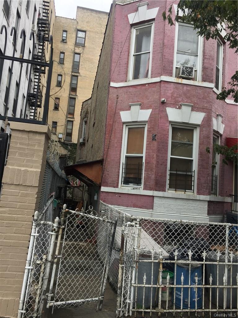 881 Longfellow Avenue Property Photo 2