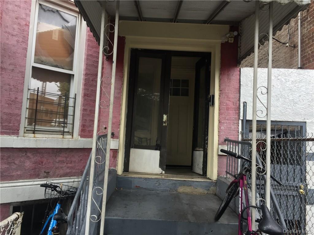 881 Longfellow Avenue Property Photo 3