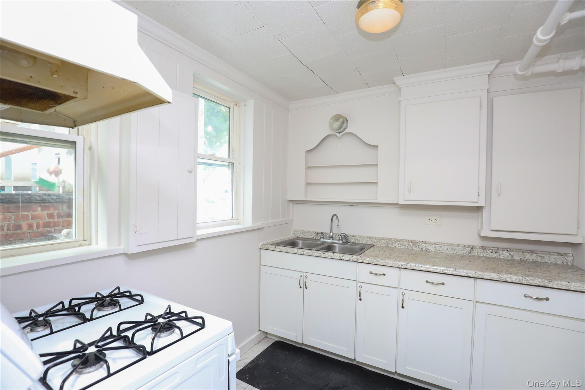 16 John Street Property Photo 4