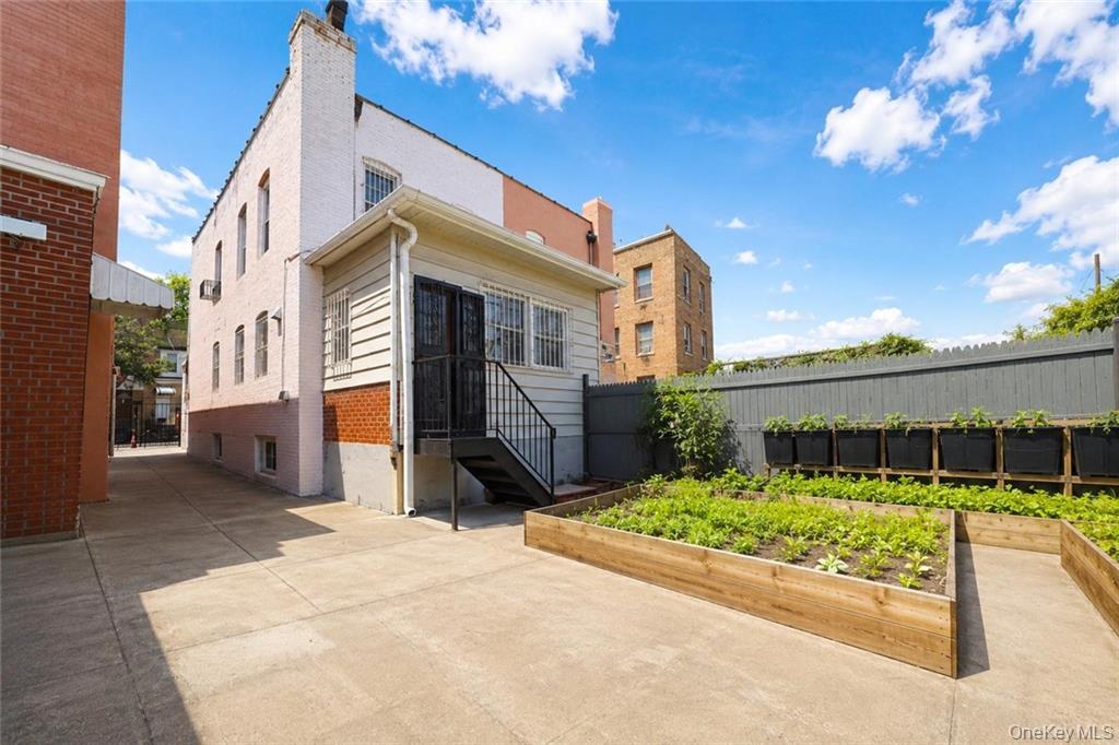 193 Forbell Street Property Photo 3