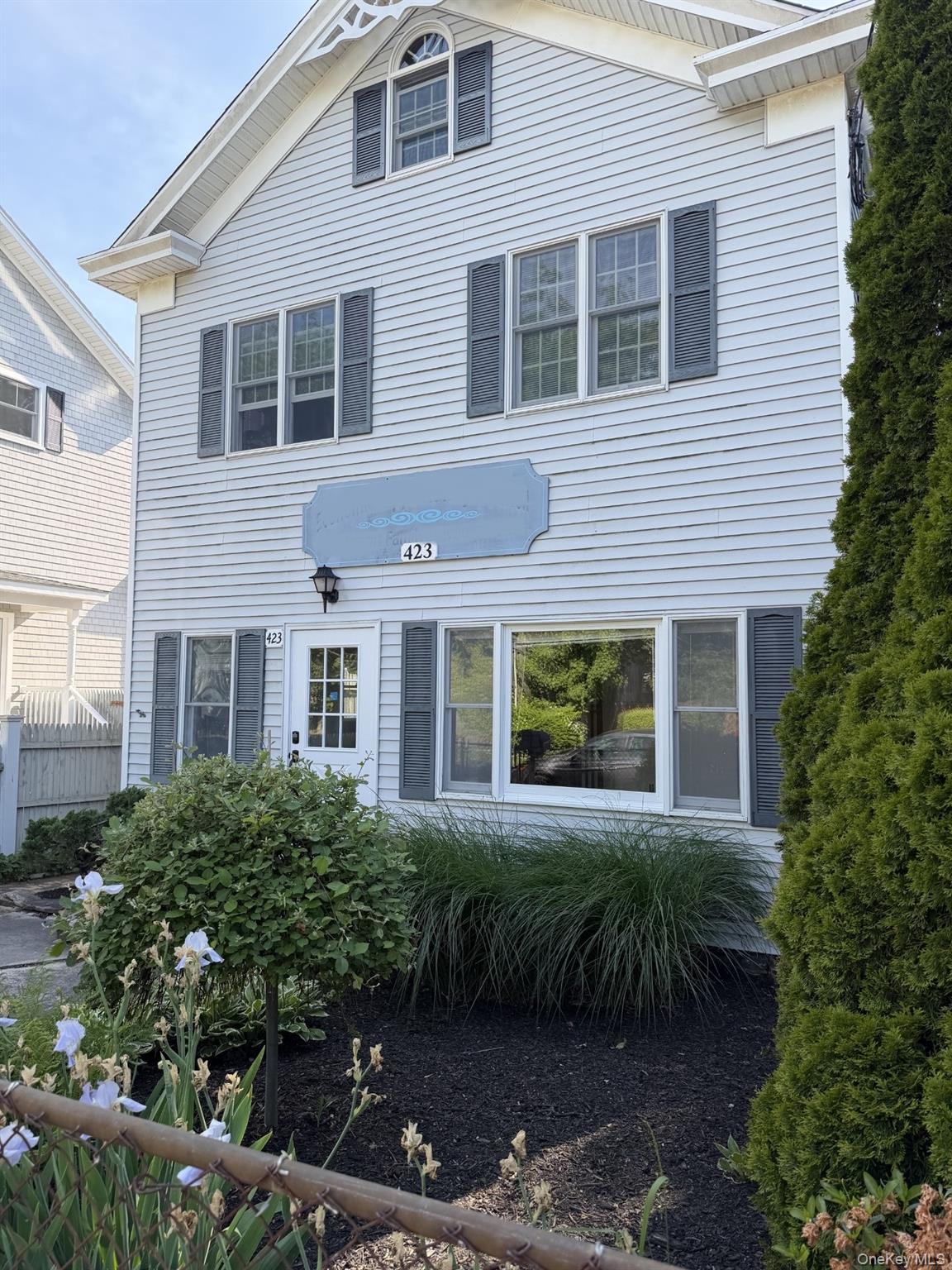 423 1st Street Property Photo 4