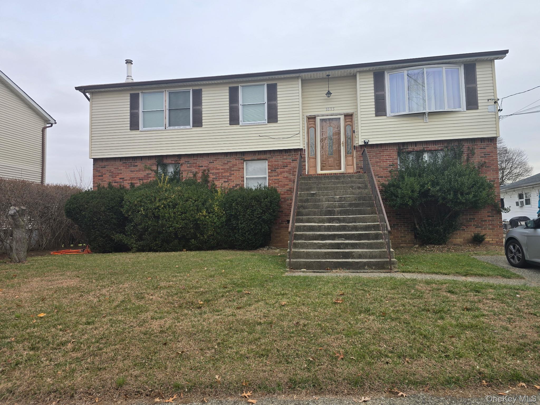 1095 Pinebrook Court Property Photo 1