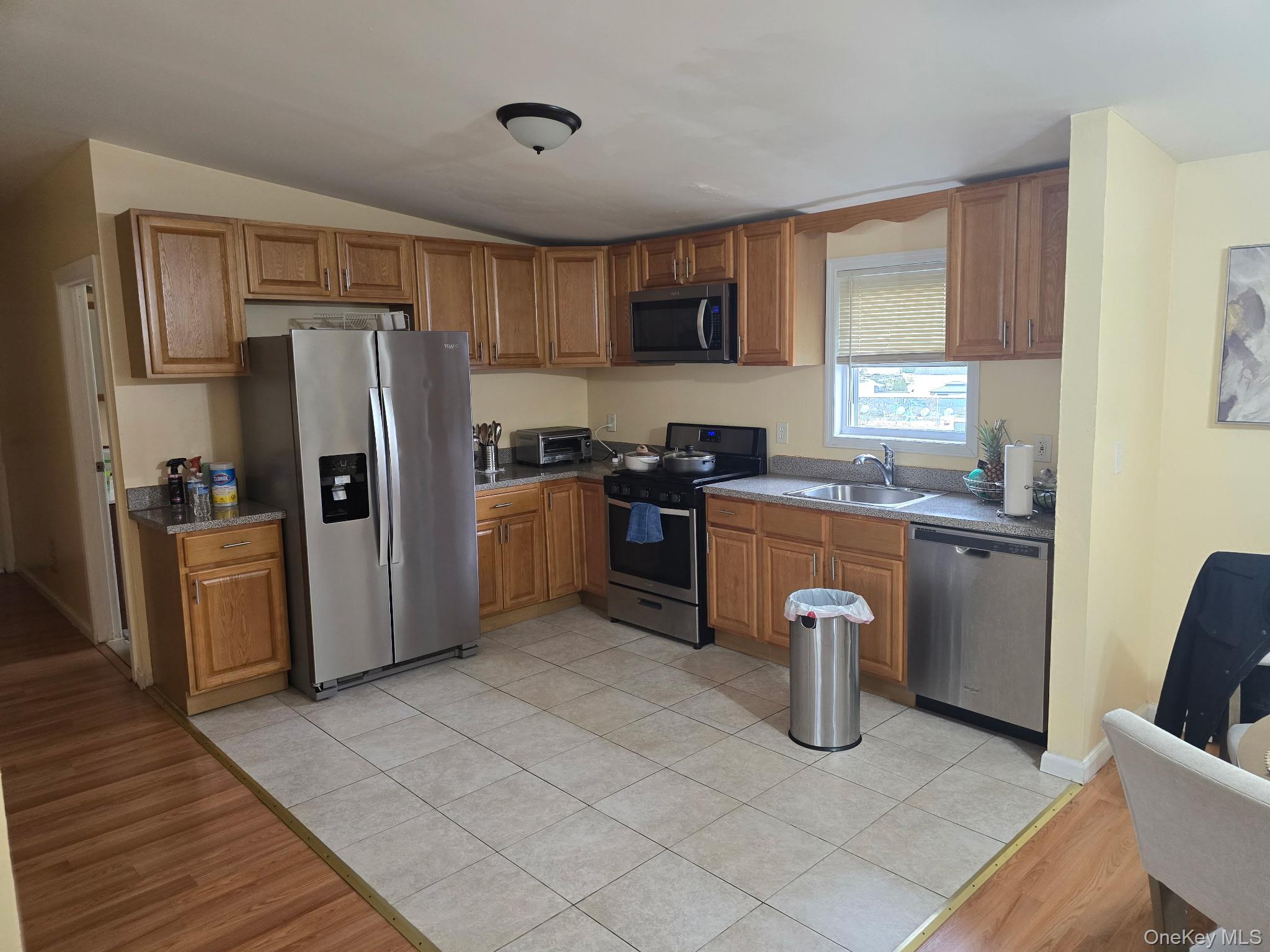 1095 Pinebrook Court Property Photo 5