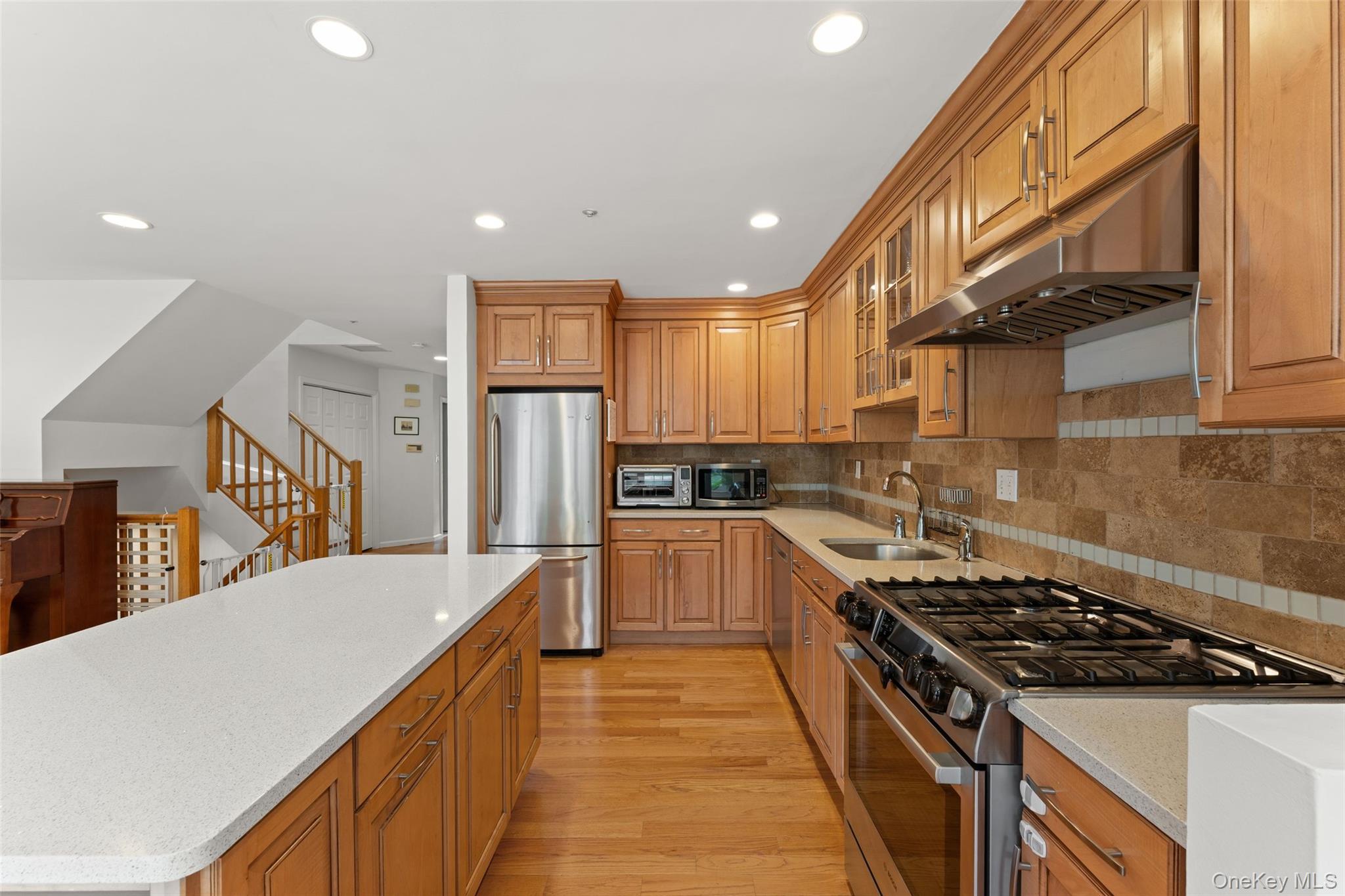 611 Pondside Drive Property Photo 7