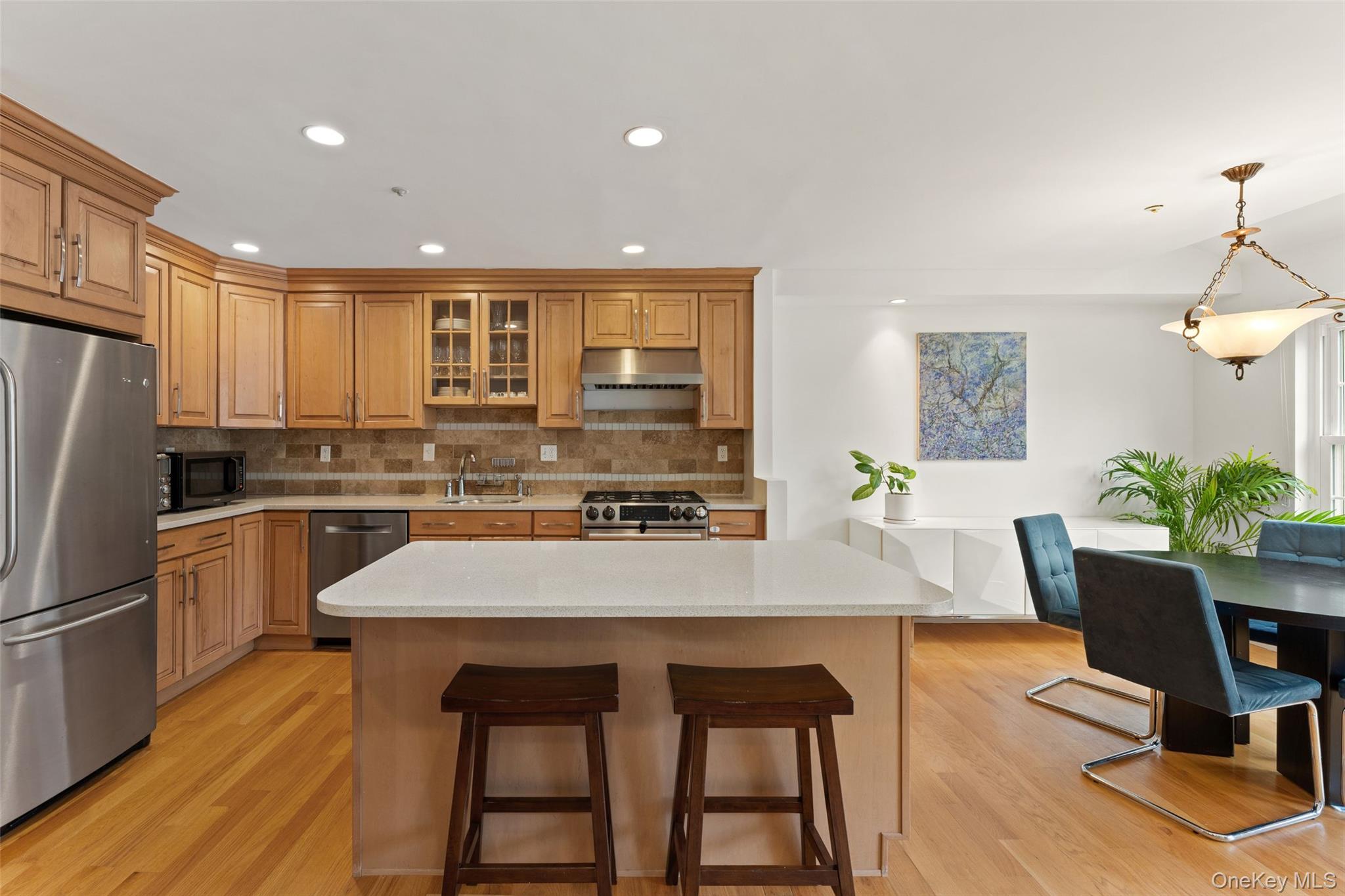 611 Pondside Drive Property Photo 8