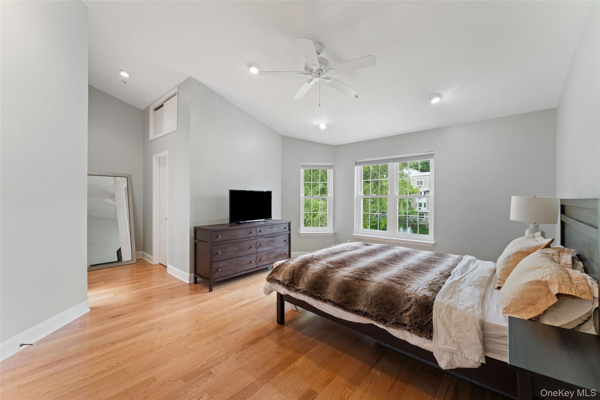 611 Pondside Drive Property Photo 11