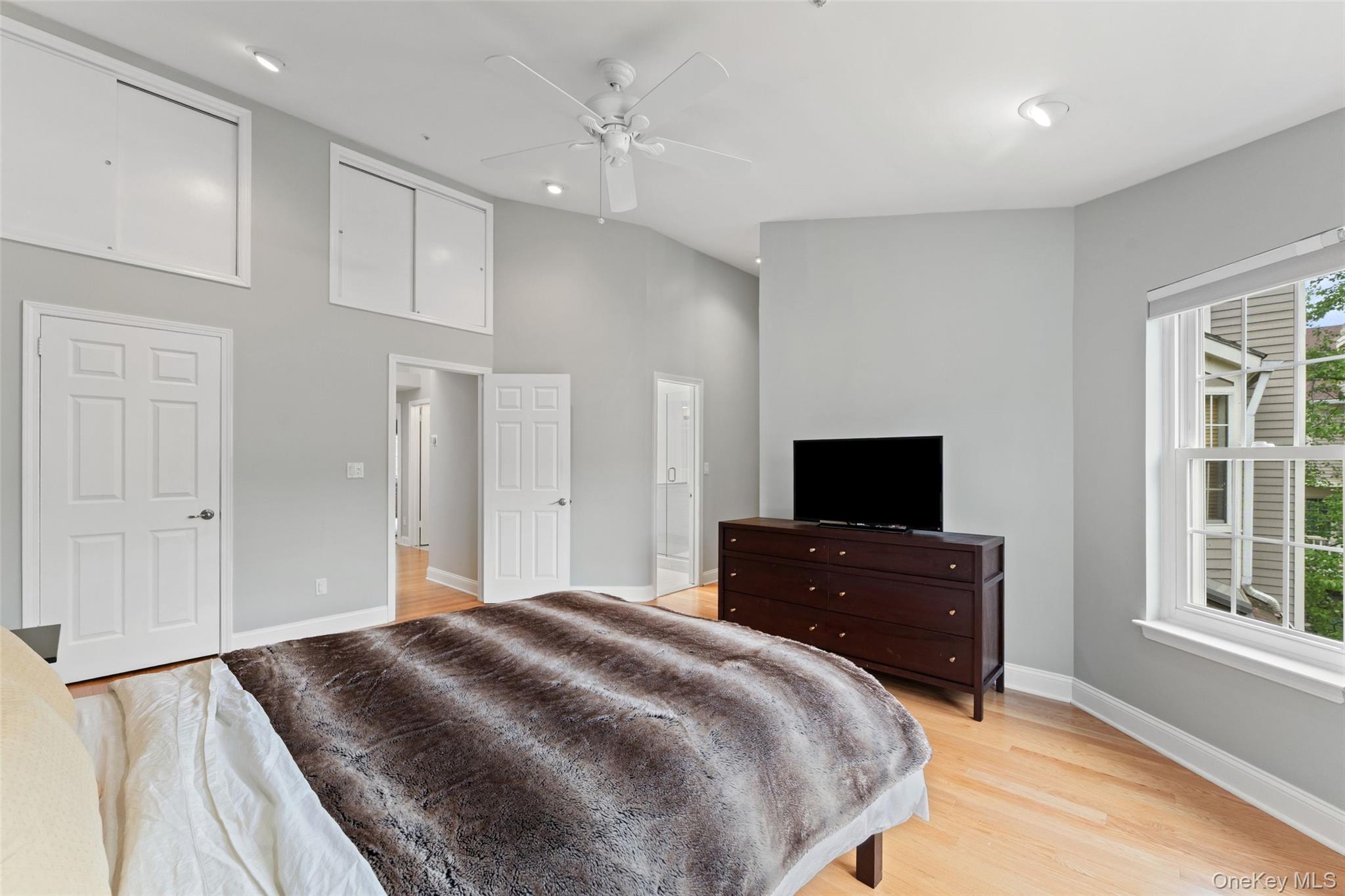 611 Pondside Drive Property Photo 12