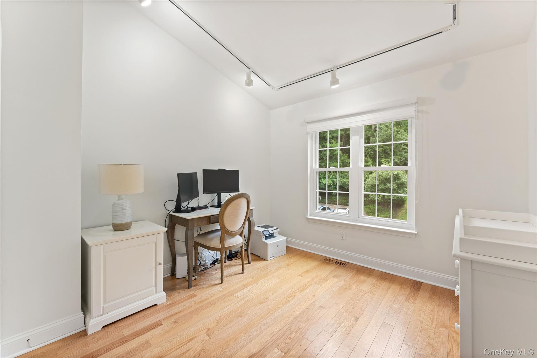 611 Pondside Drive Property Photo 15