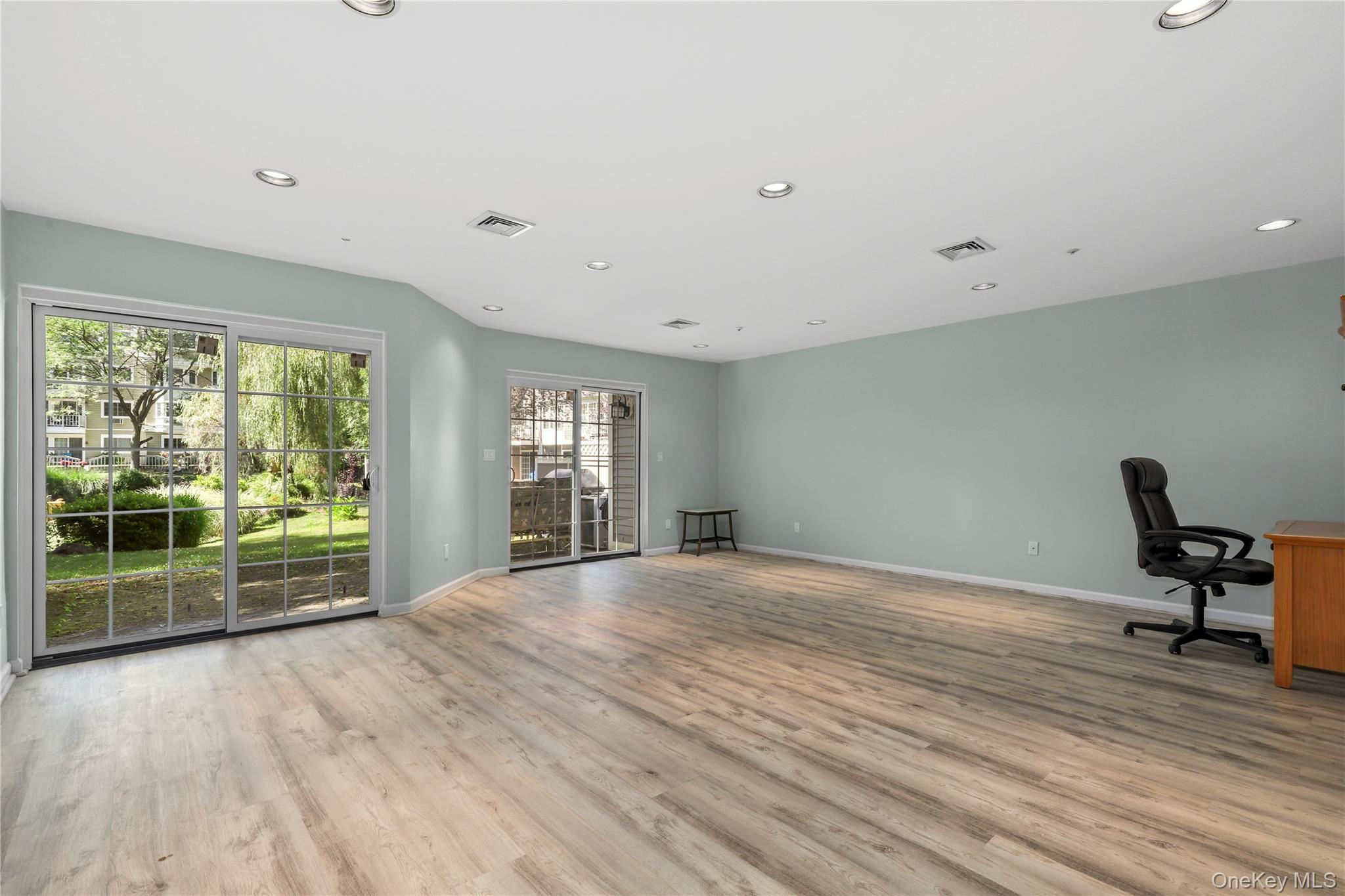 611 Pondside Drive Property Photo 18