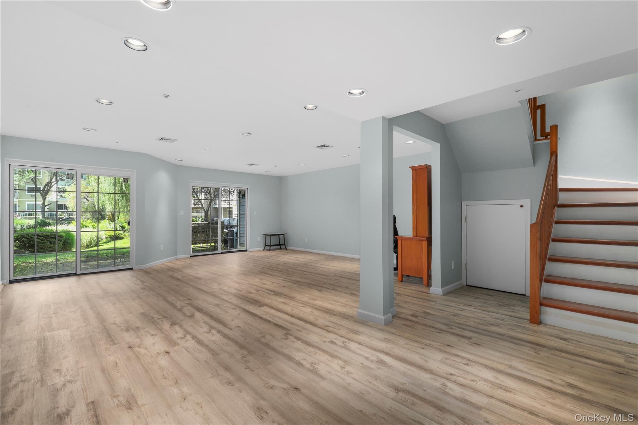 611 Pondside Drive Property Photo 19