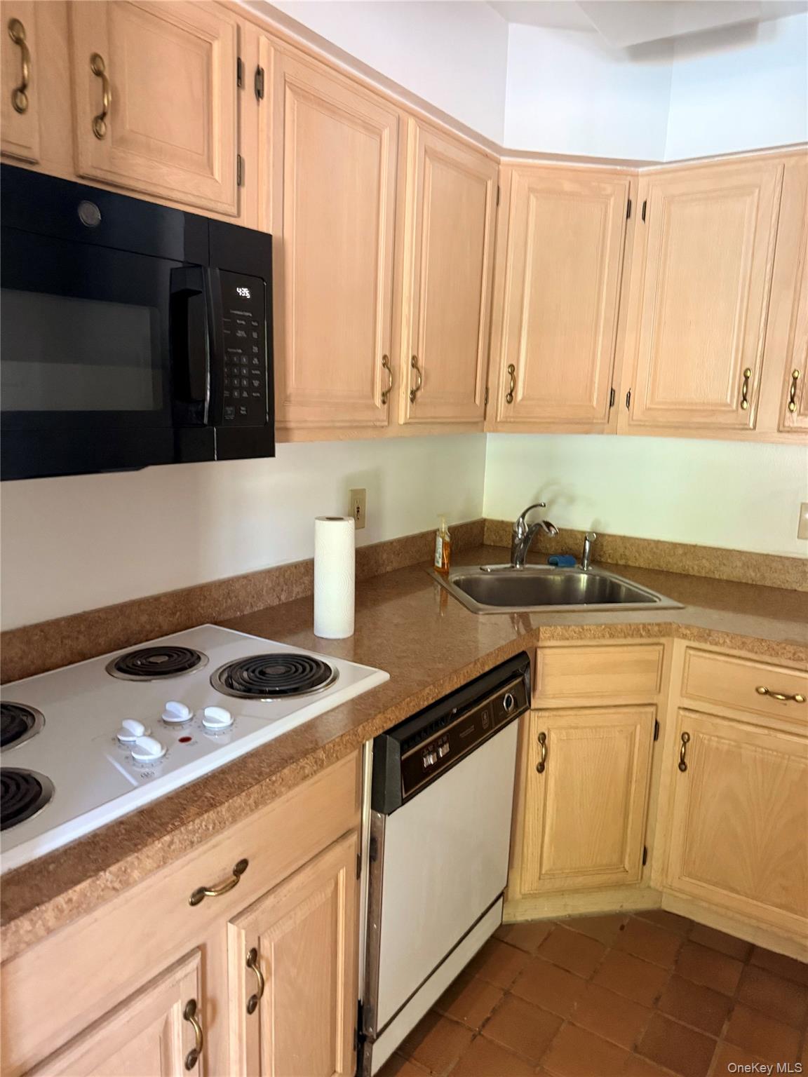 611 Pondside Drive Property Photo 35