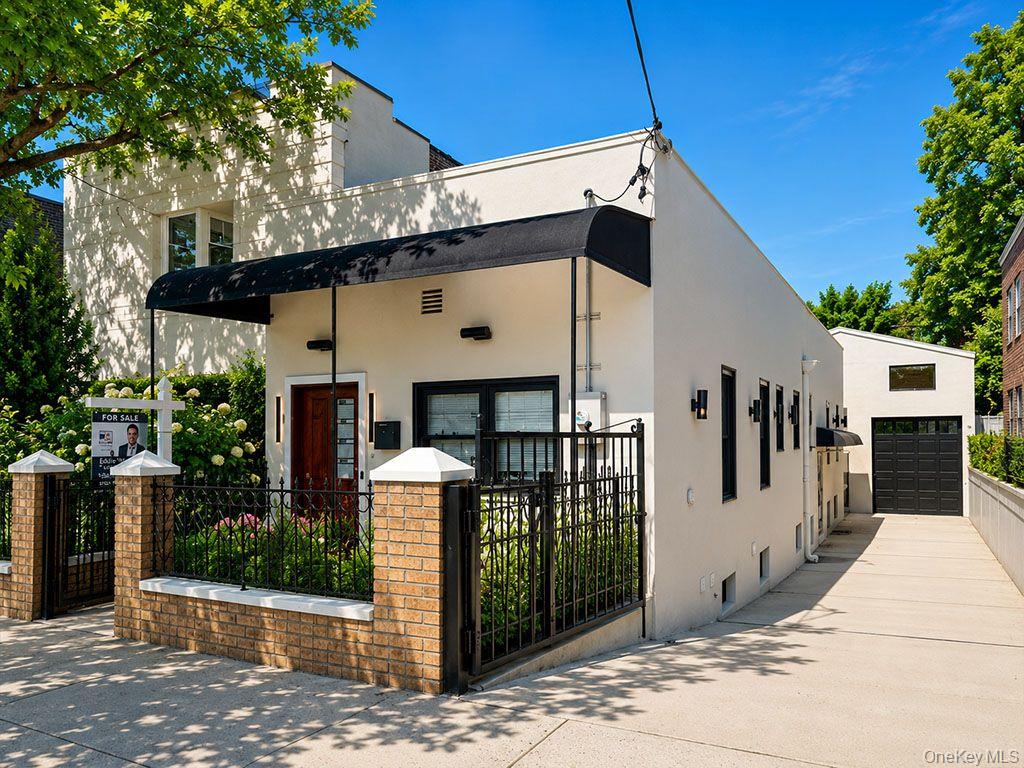 994 E 54th Street Property Photo 1