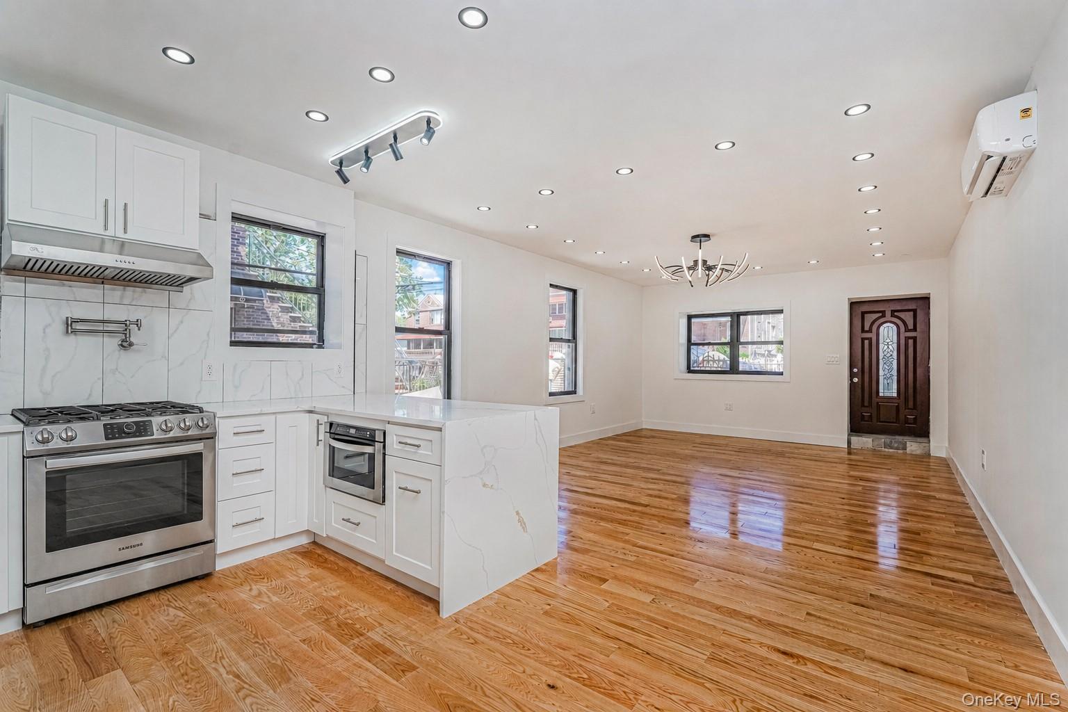 994 E 54th Street Property Photo 3