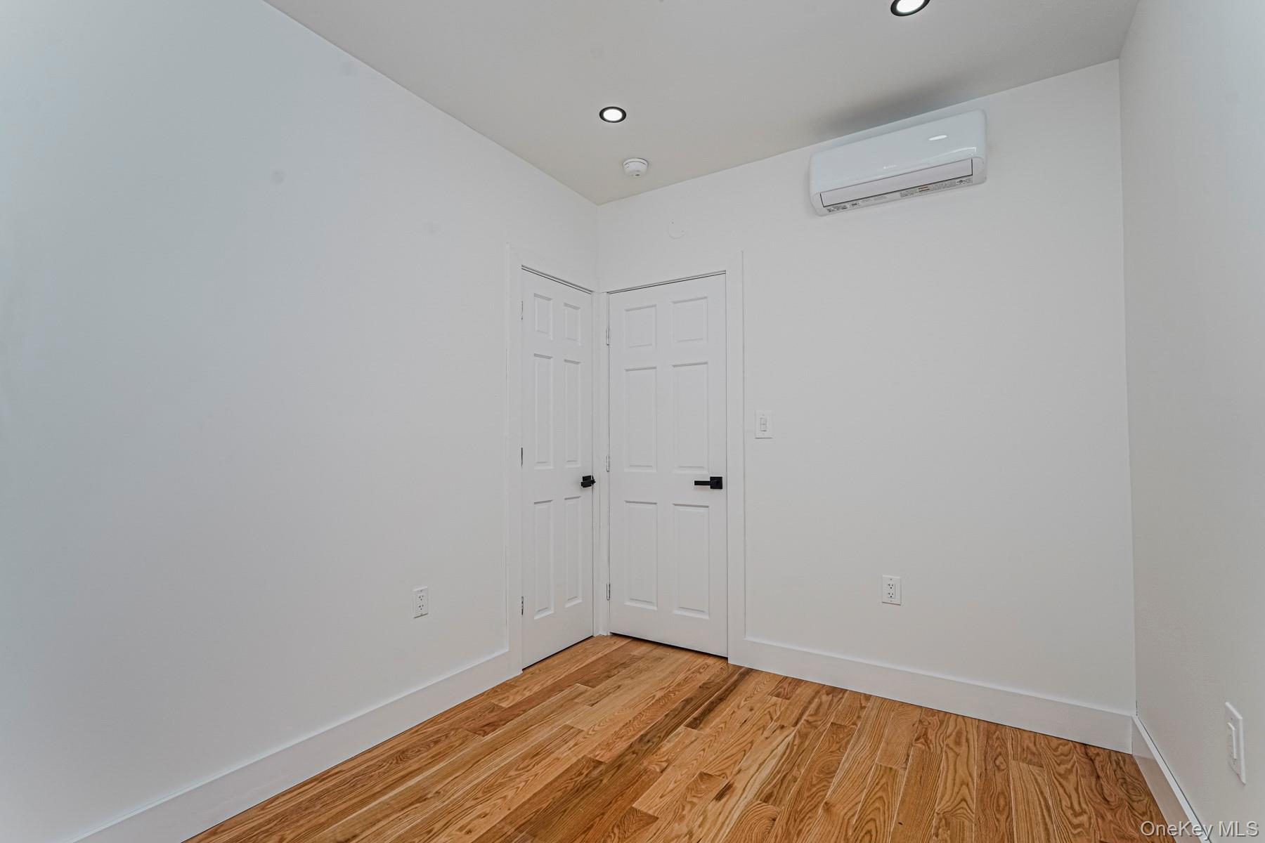 994 E 54th Street Property Photo 15