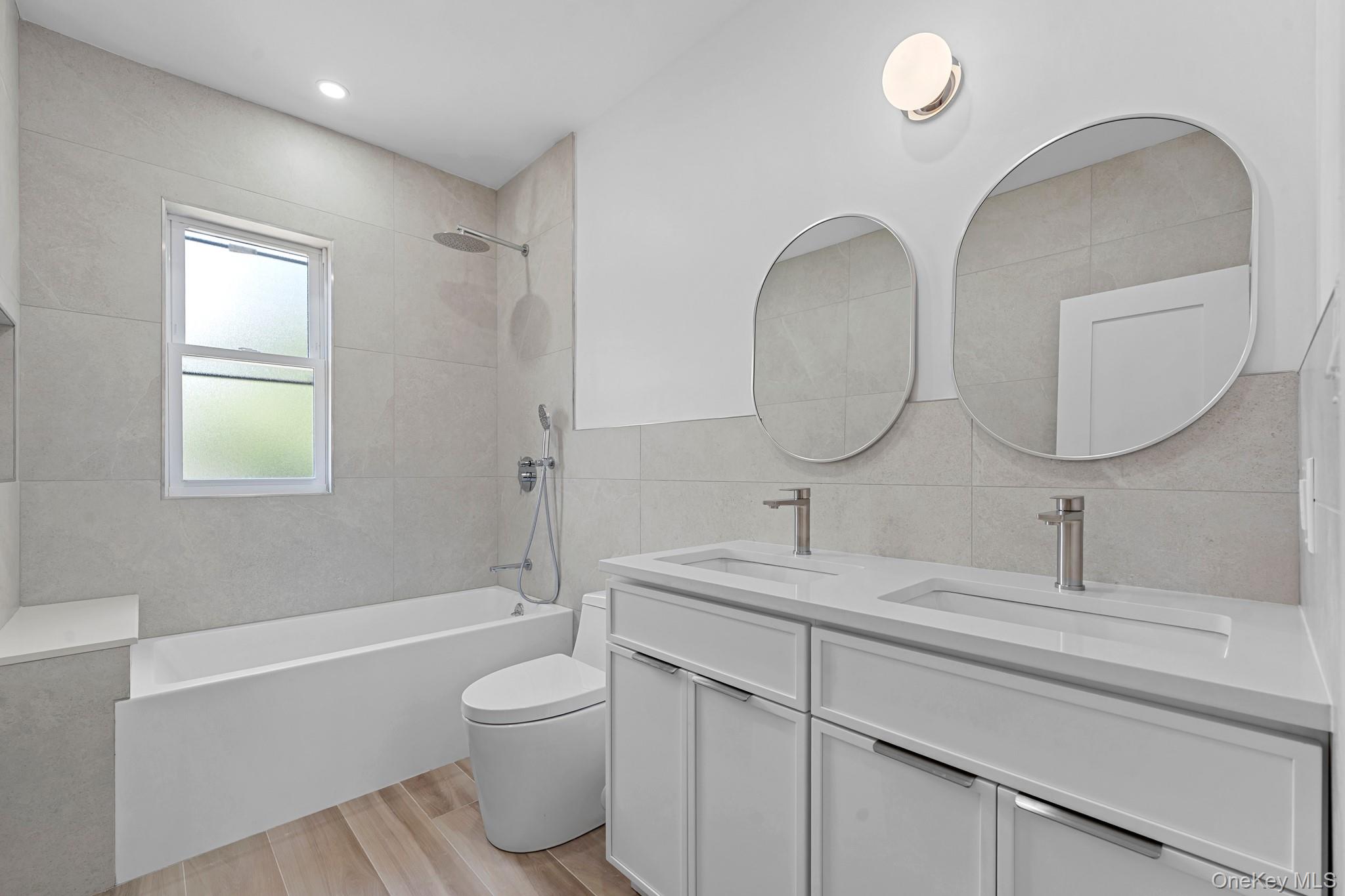 234 E 42nd Street Property Photo 4
